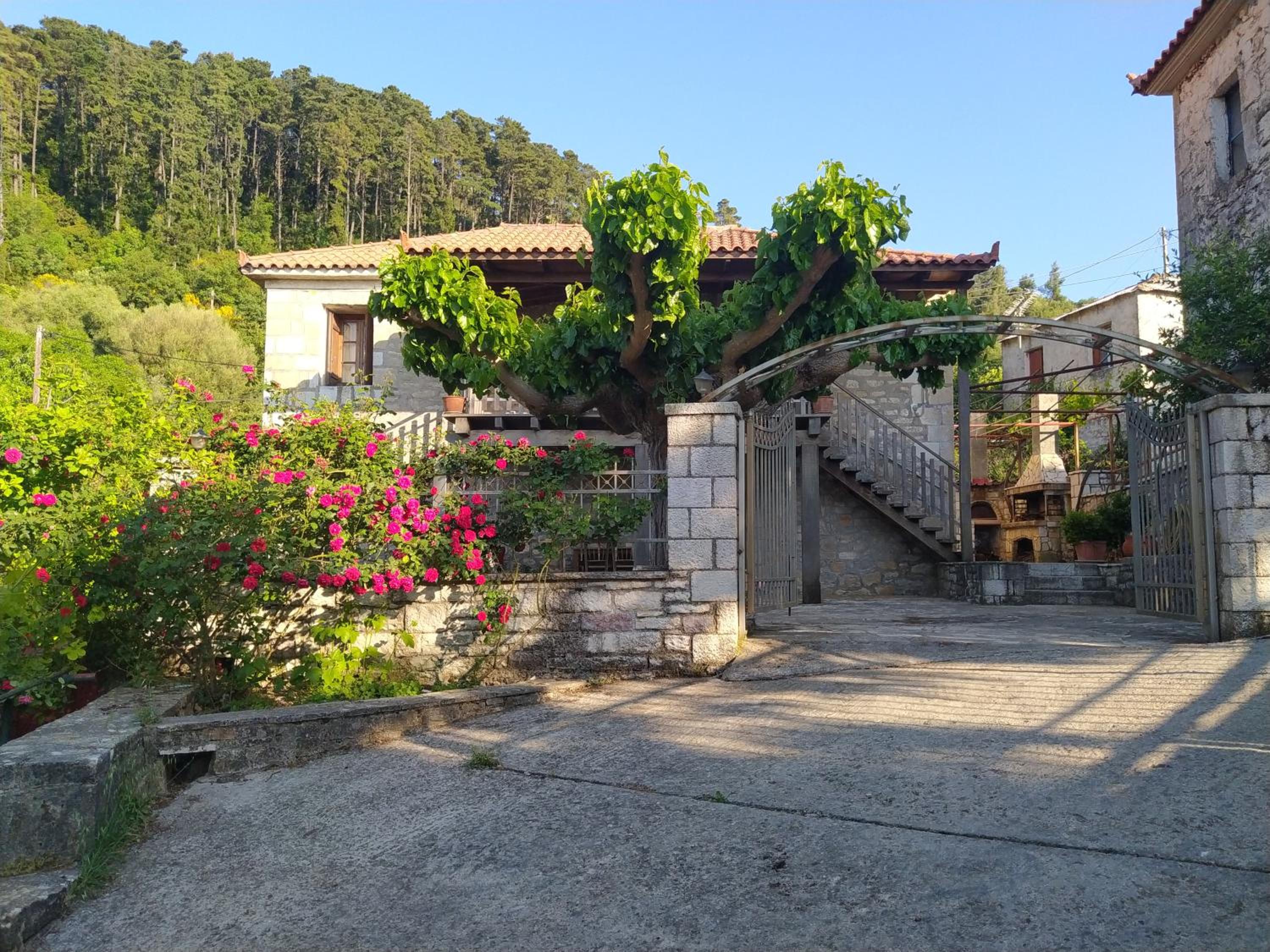 Beautiful stone house! view 5