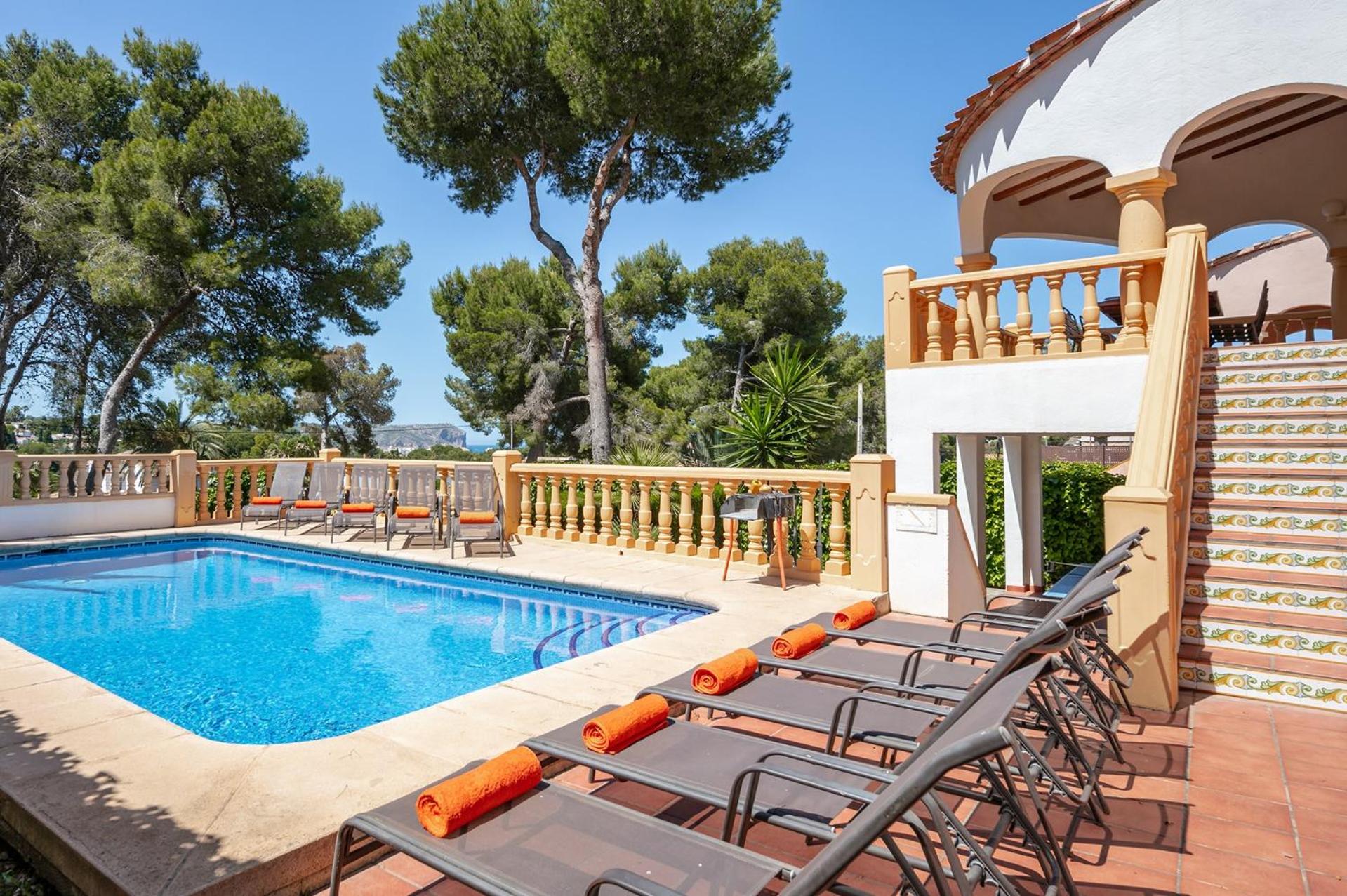 Villa Naranja Blanca by Villa Plus