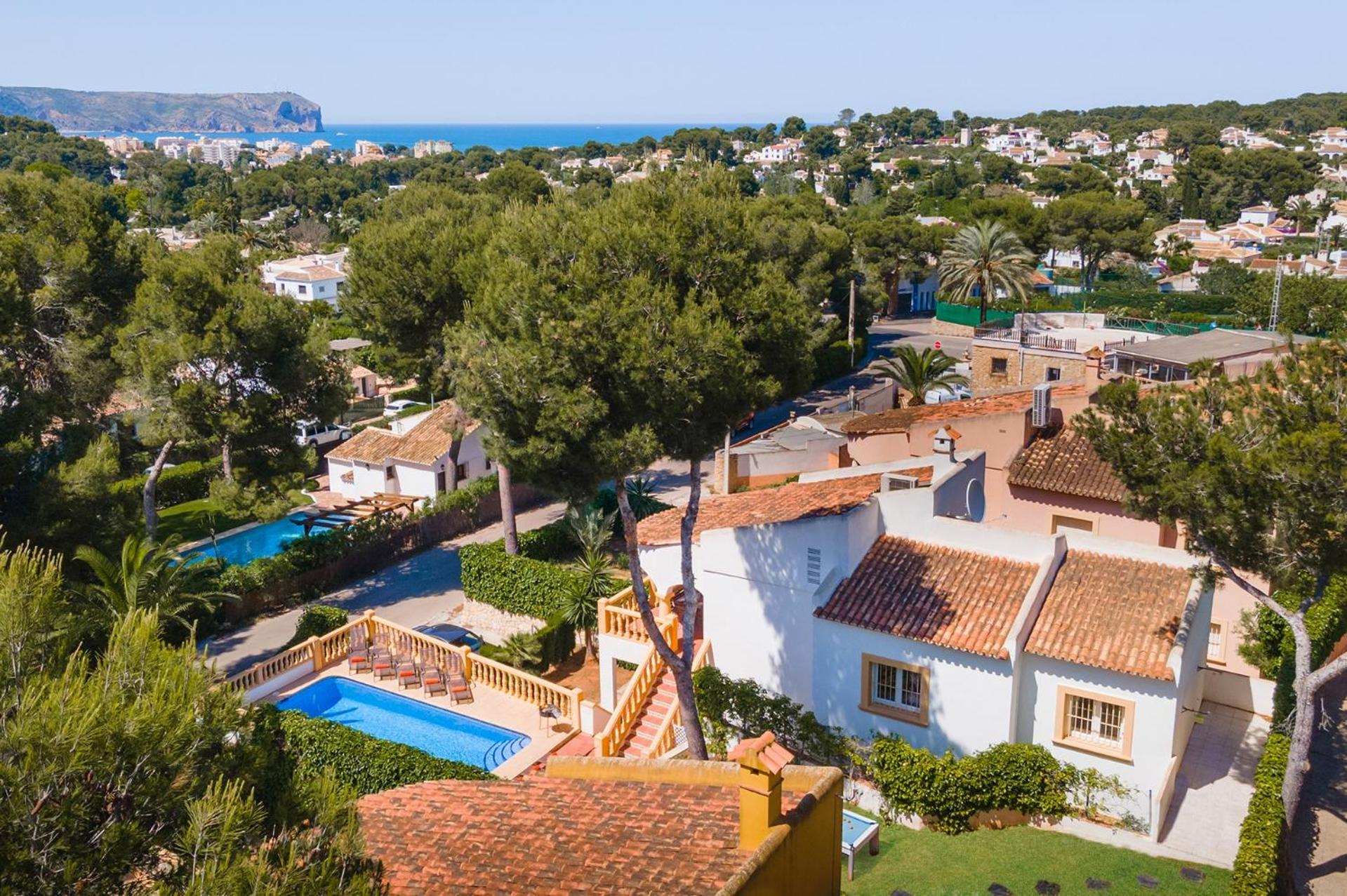 Villa Naranja Blanca by Villa Plus