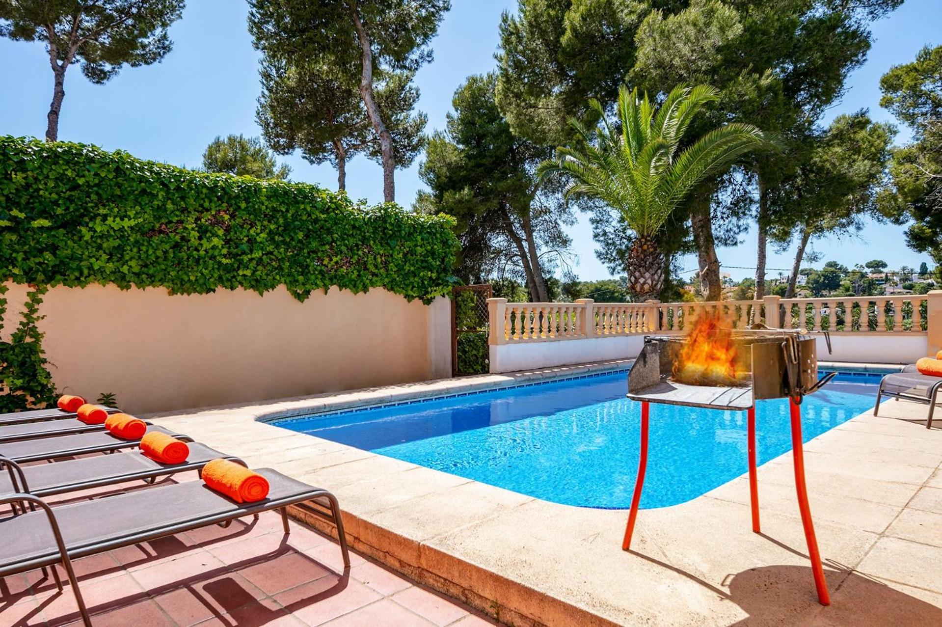 Villa Naranja Blanca by Villa Plus