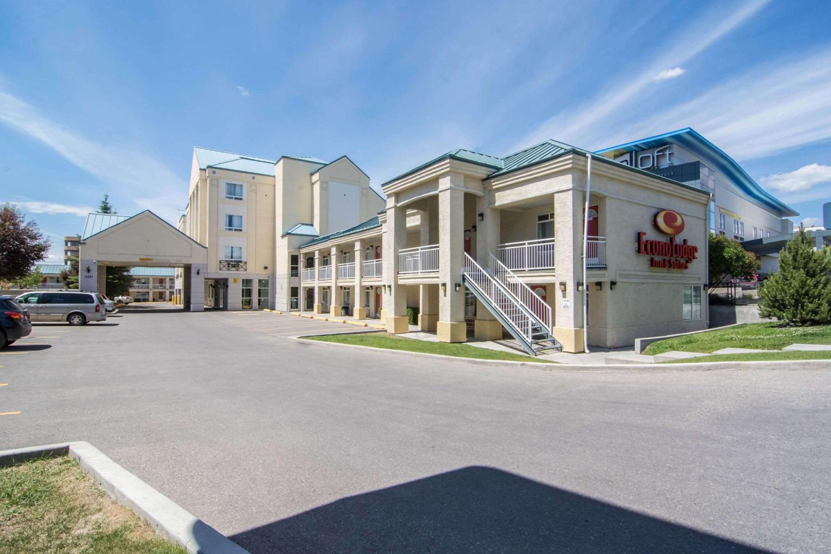 Hotel Econo Lodge Inn & Suites University - Image 1