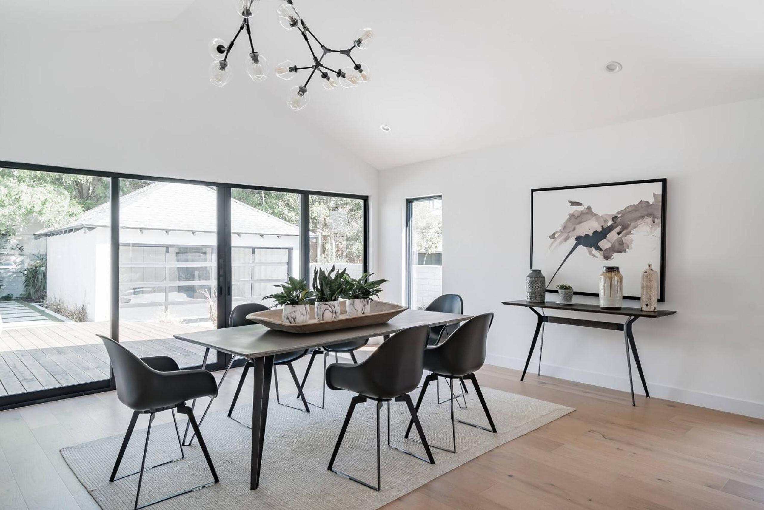 Modern Bungalow with a Pool in Larchmont Village