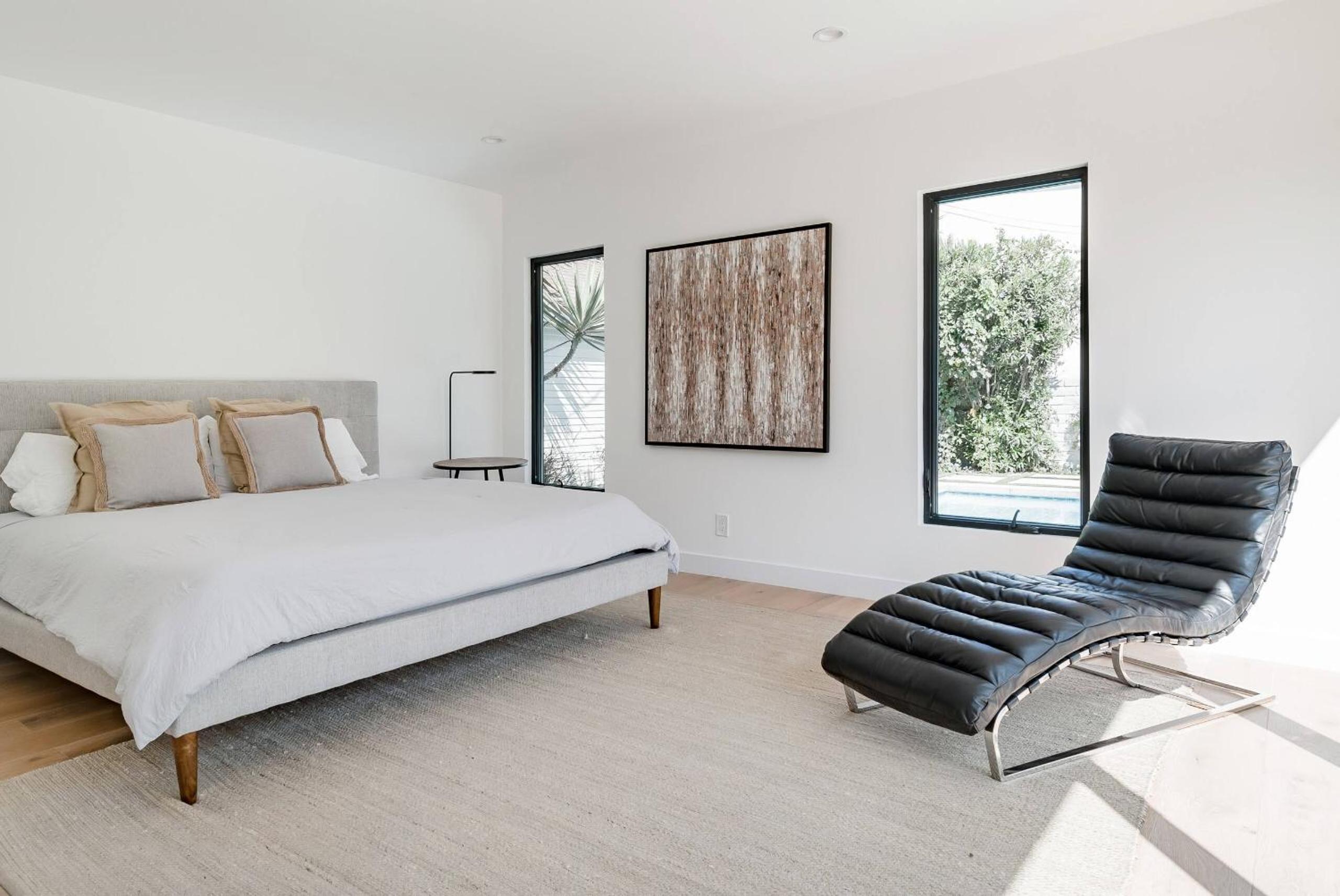 Modern Bungalow with a Pool in Larchmont Village