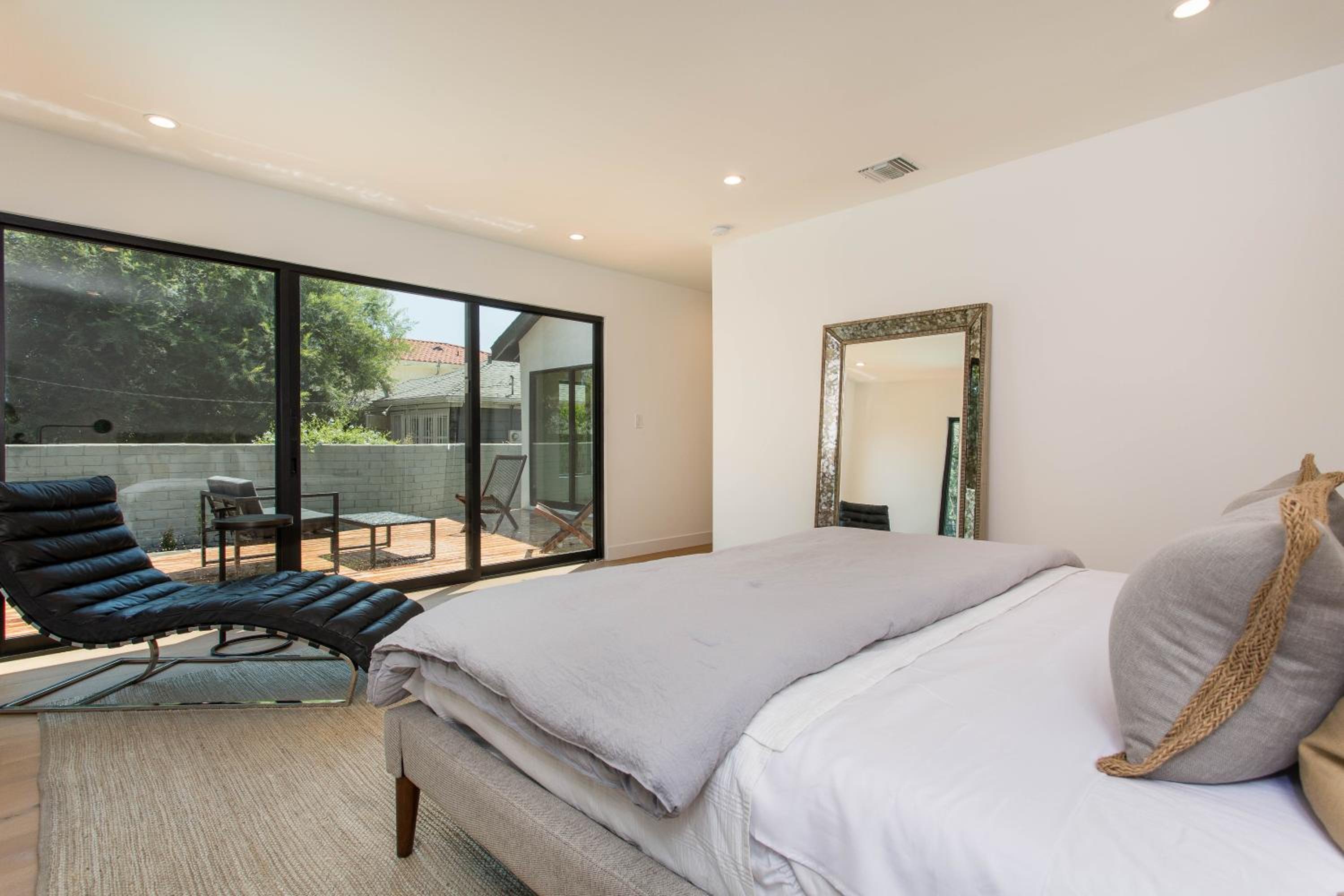Modern Bungalow with a Pool in Larchmont Village