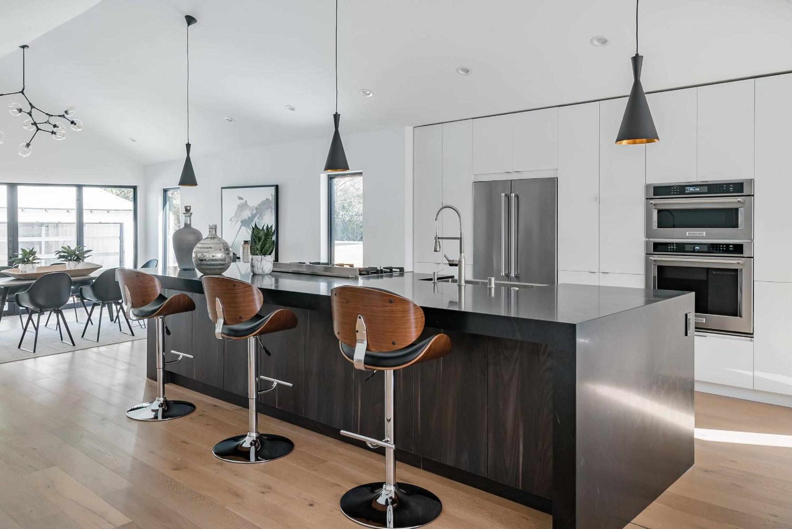 Modern Bungalow with a Pool in Larchmont Village