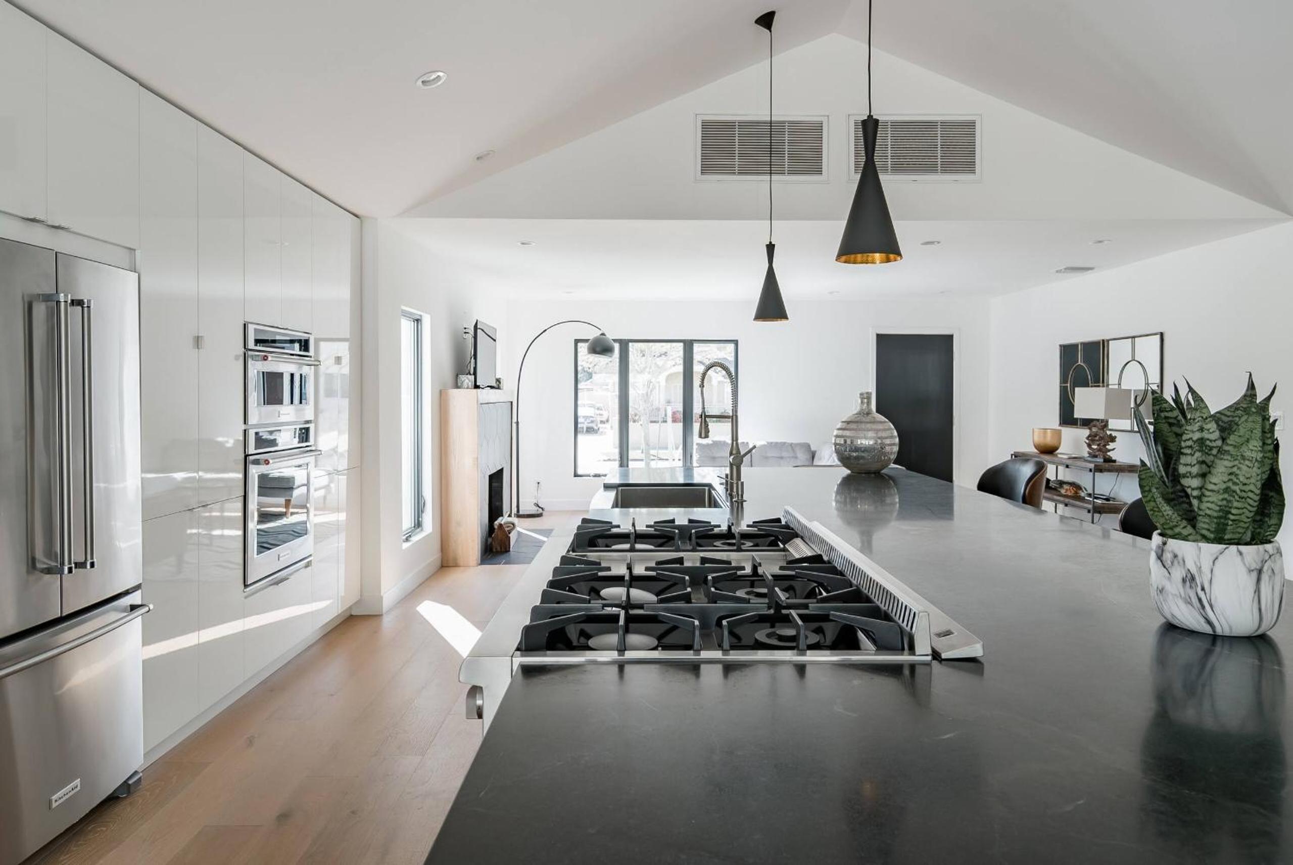 Modern Bungalow with a Pool in Larchmont Village