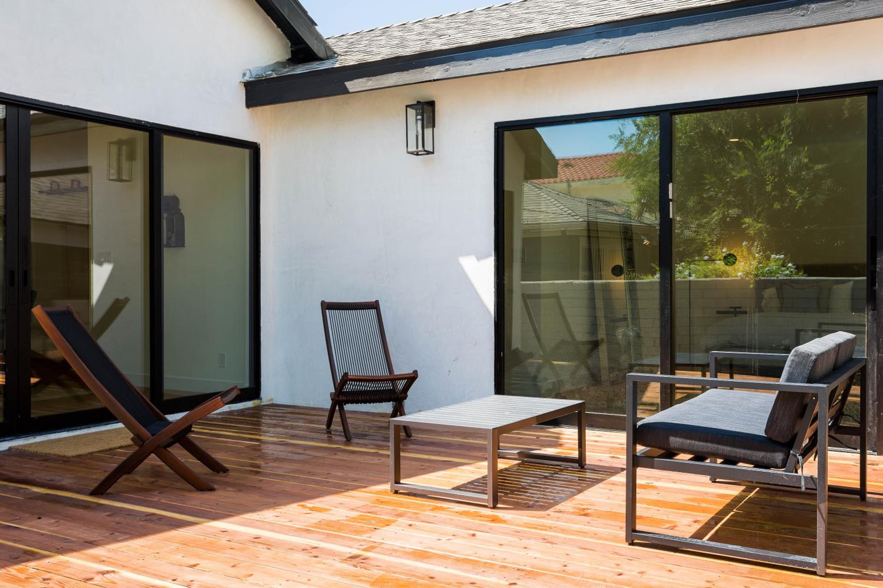 Modern Bungalow with a Pool in Larchmont Village