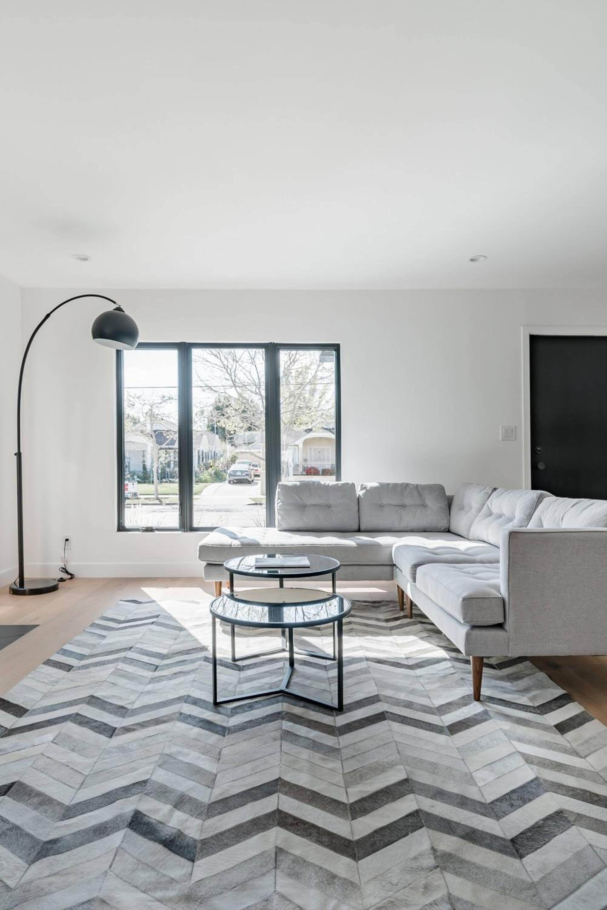 Modern Bungalow with a Pool in Larchmont Village