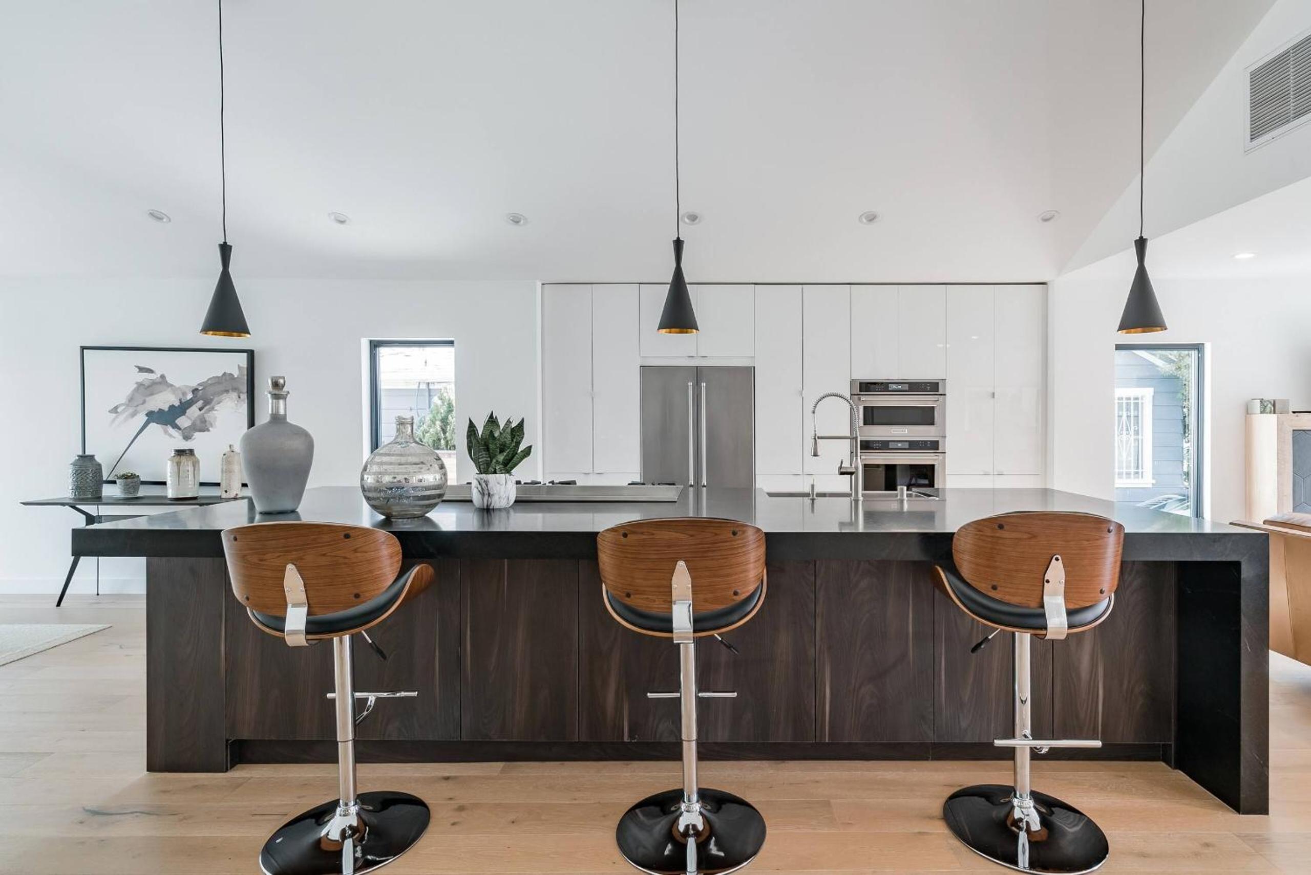 Modern Bungalow with a Pool in Larchmont Village