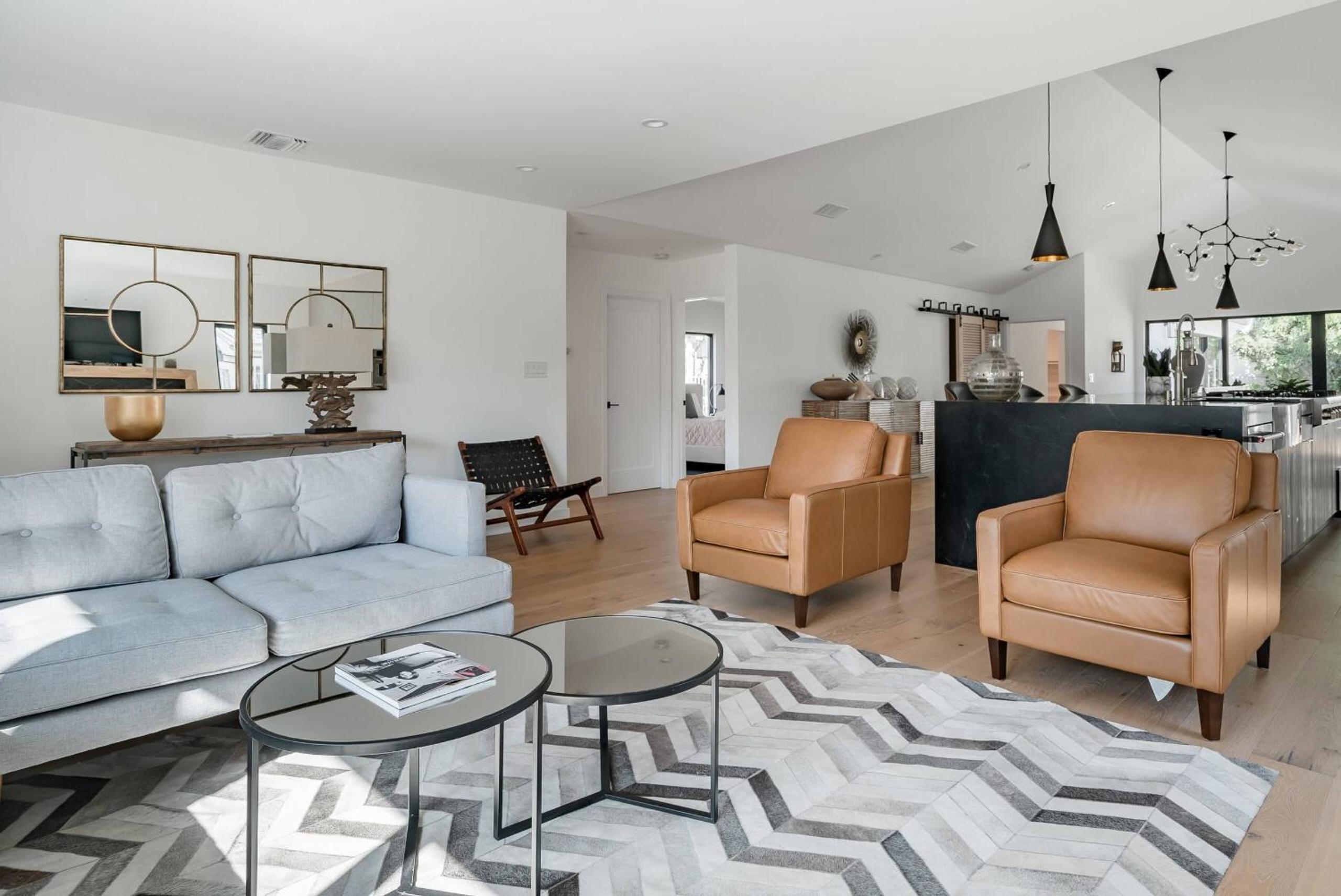 Modern Bungalow with a Pool in Larchmont Village