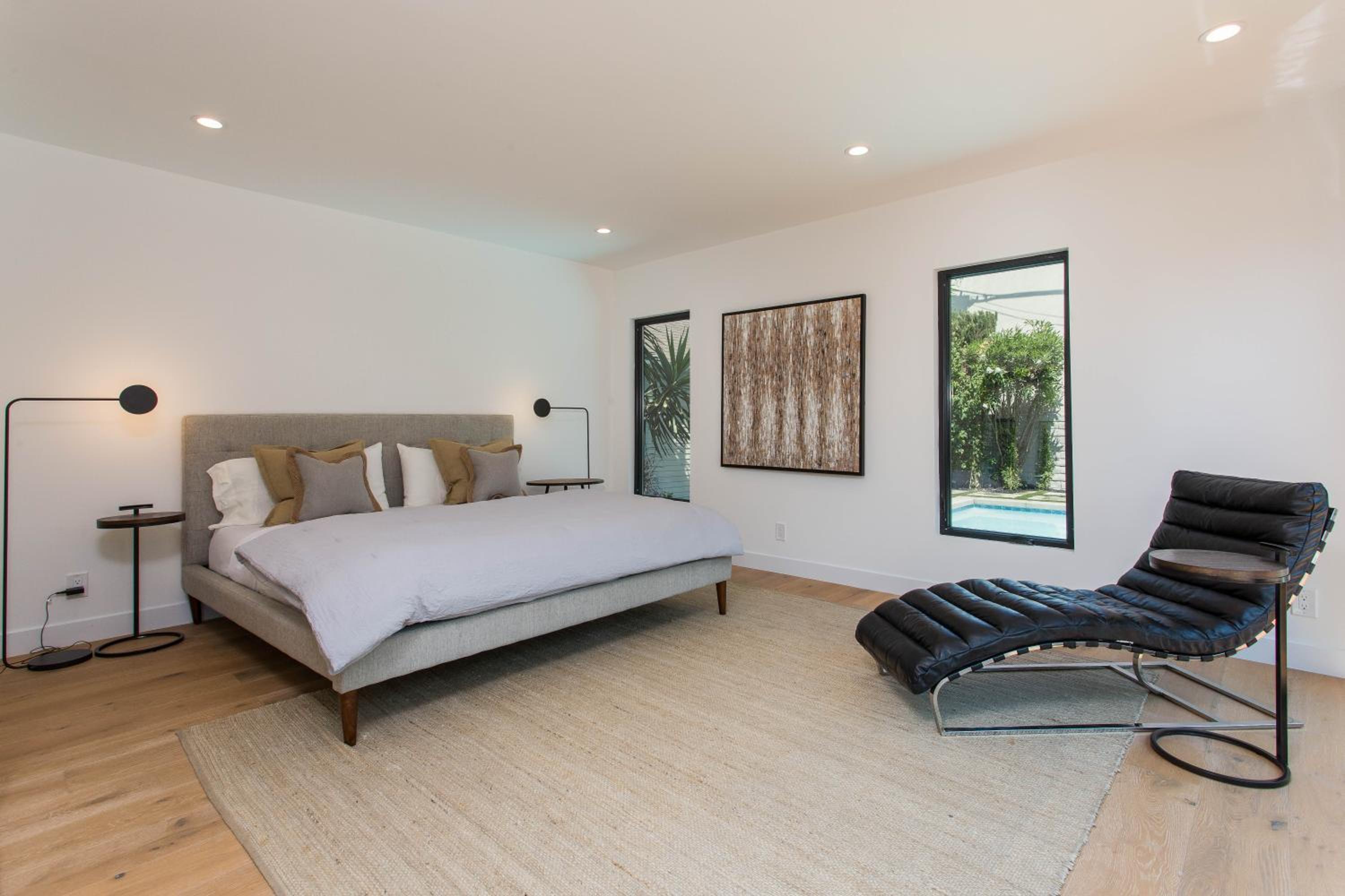 Modern Bungalow with a Pool in Larchmont Village