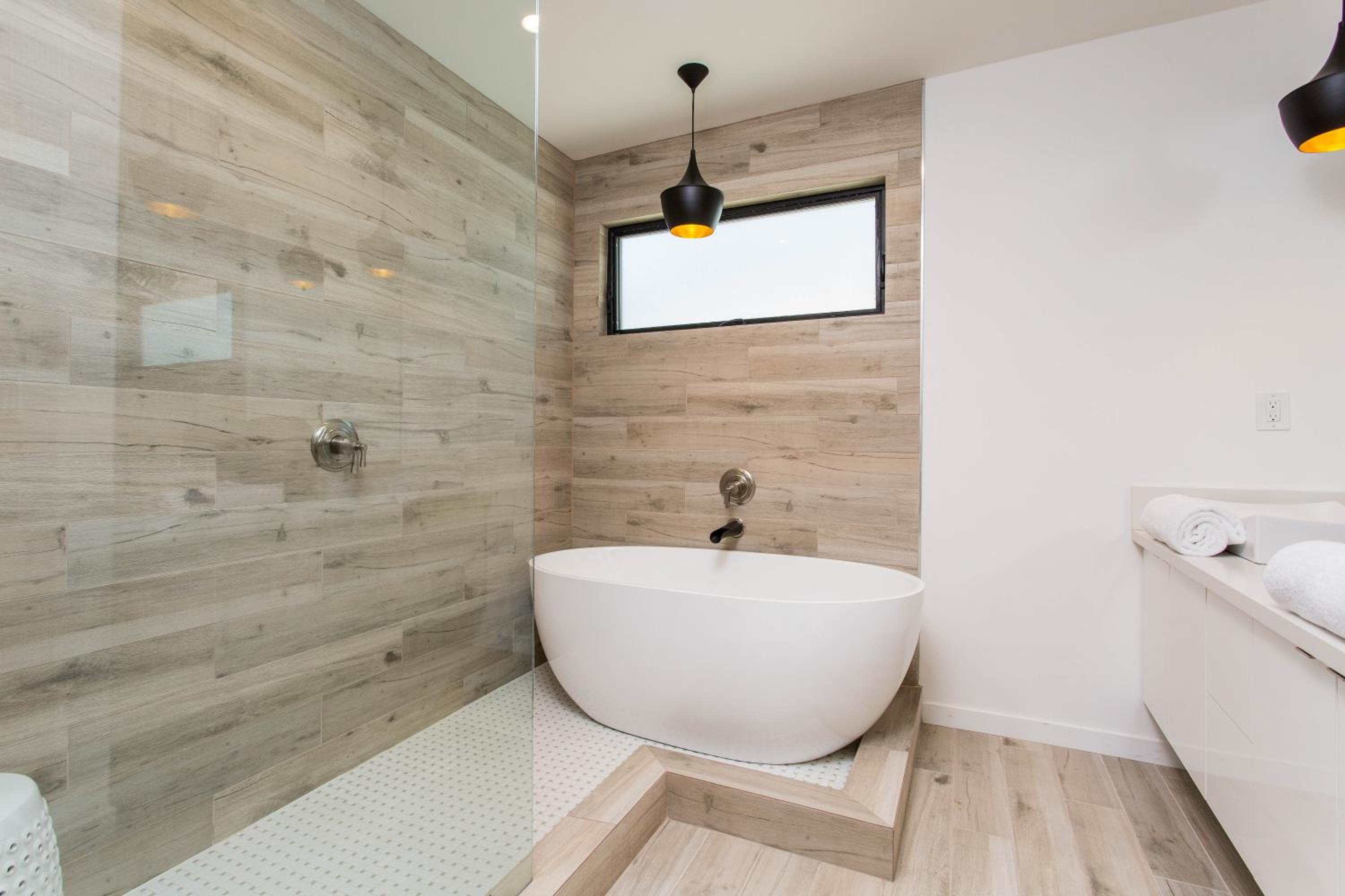 Modern Bungalow with a Pool in Larchmont Village