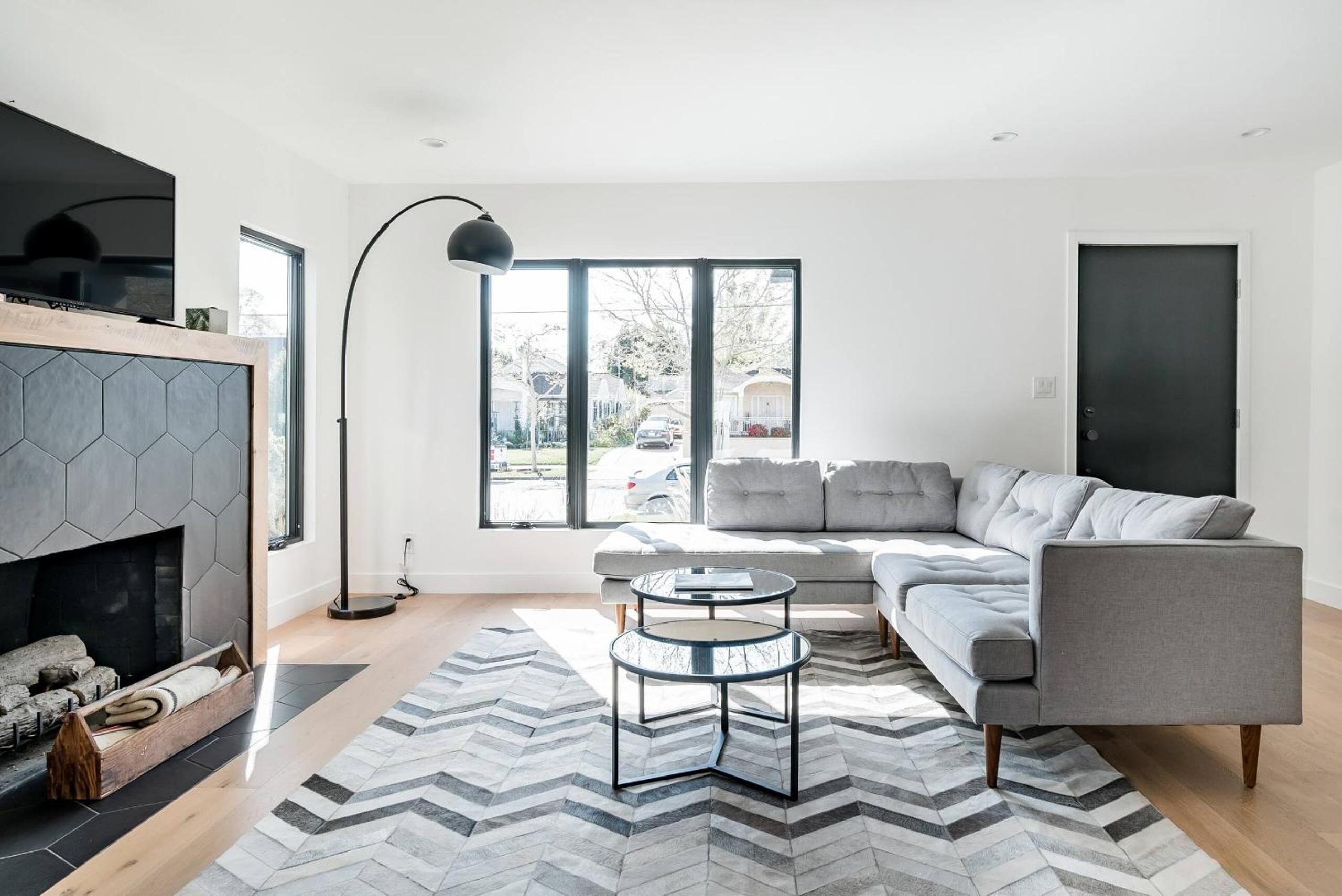 Modern Bungalow with a Pool in Larchmont Village