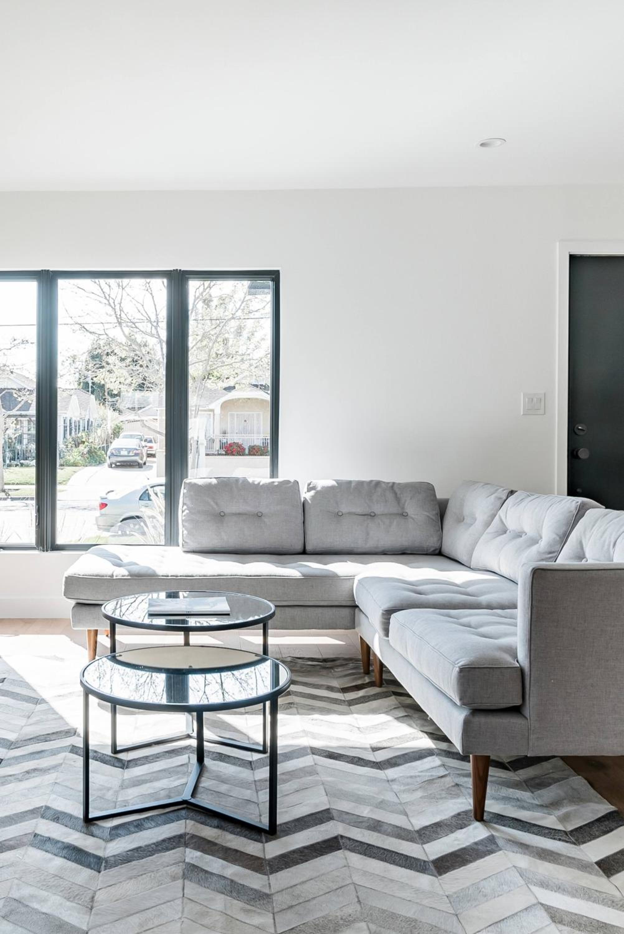 Modern Bungalow with a Pool in Larchmont Village