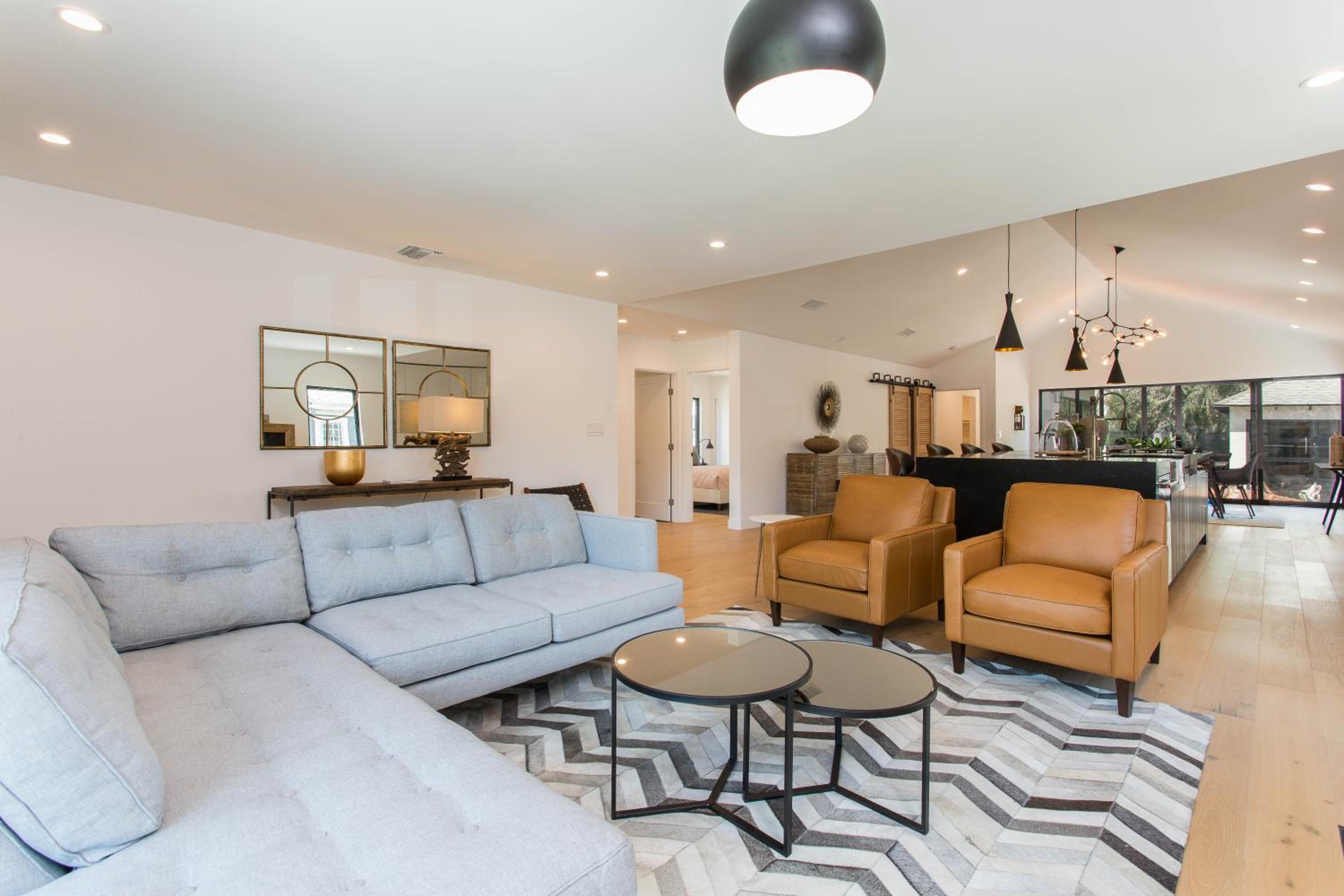 Modern Bungalow with a Pool in Larchmont Village
