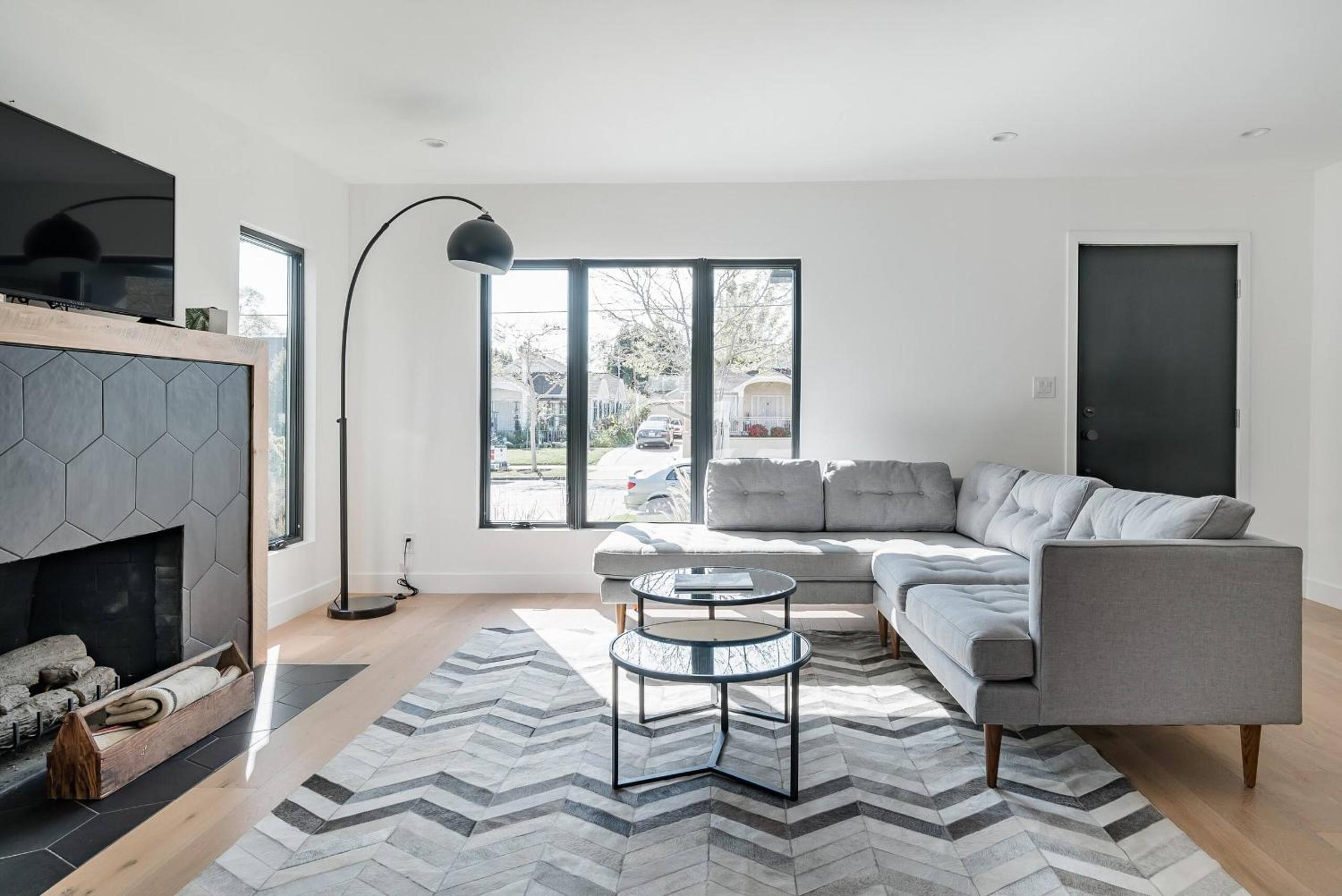 Modern Bungalow with a Pool in Larchmont Village