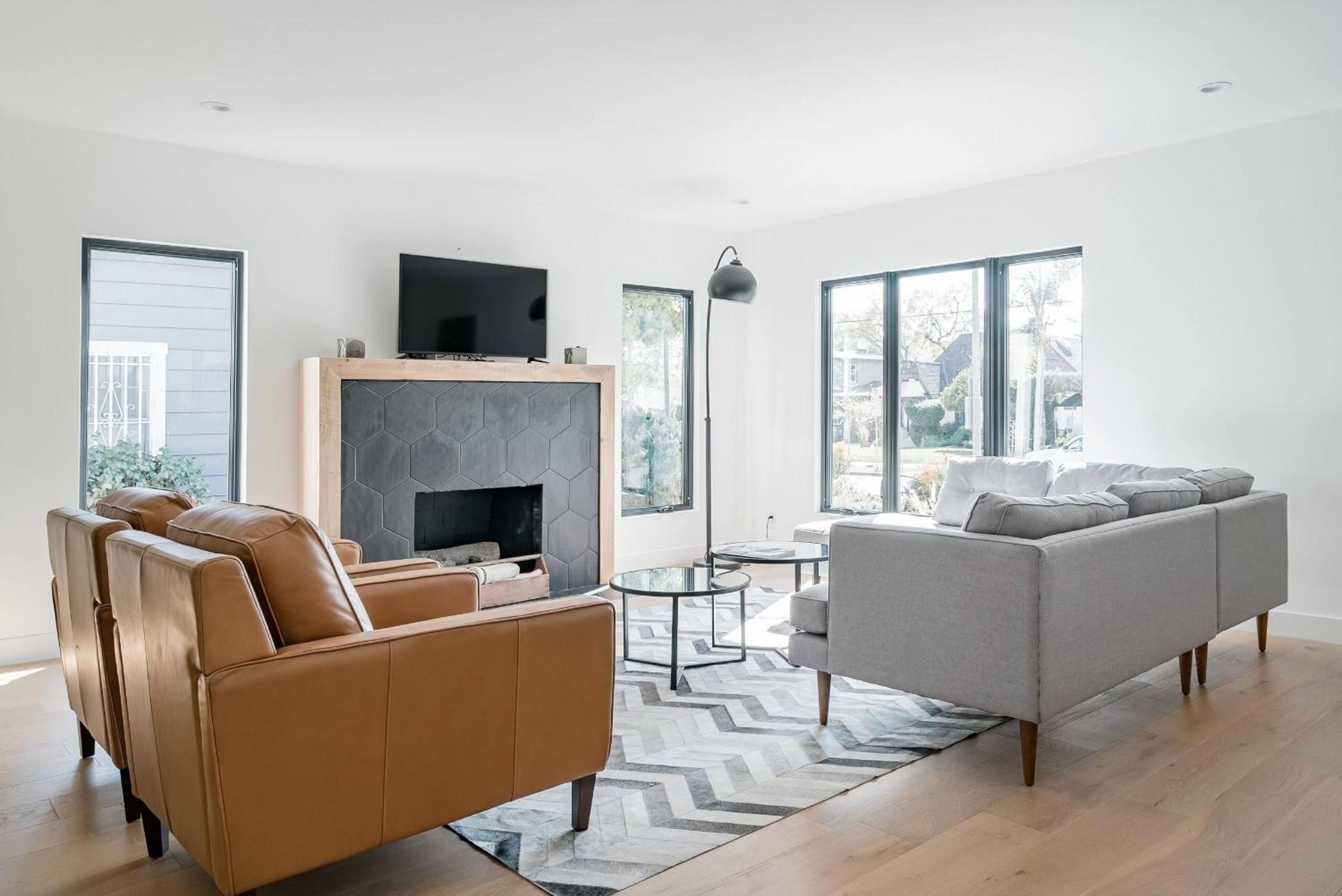 Modern Bungalow with a Pool in Larchmont Village