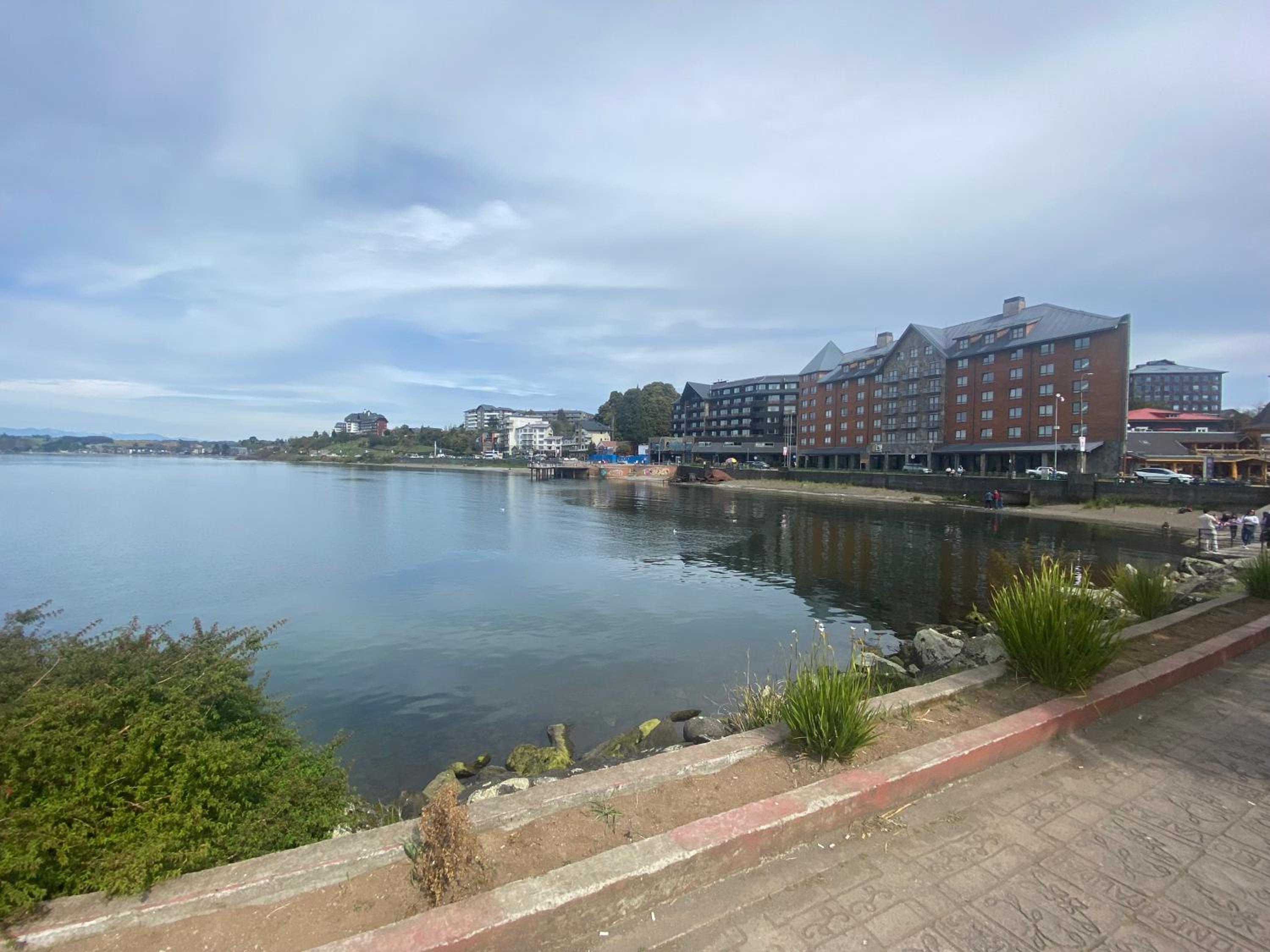 Puerto Varas Vacations - Soleado, Calido y Gran Depto al lado del lago. - Property Image 8