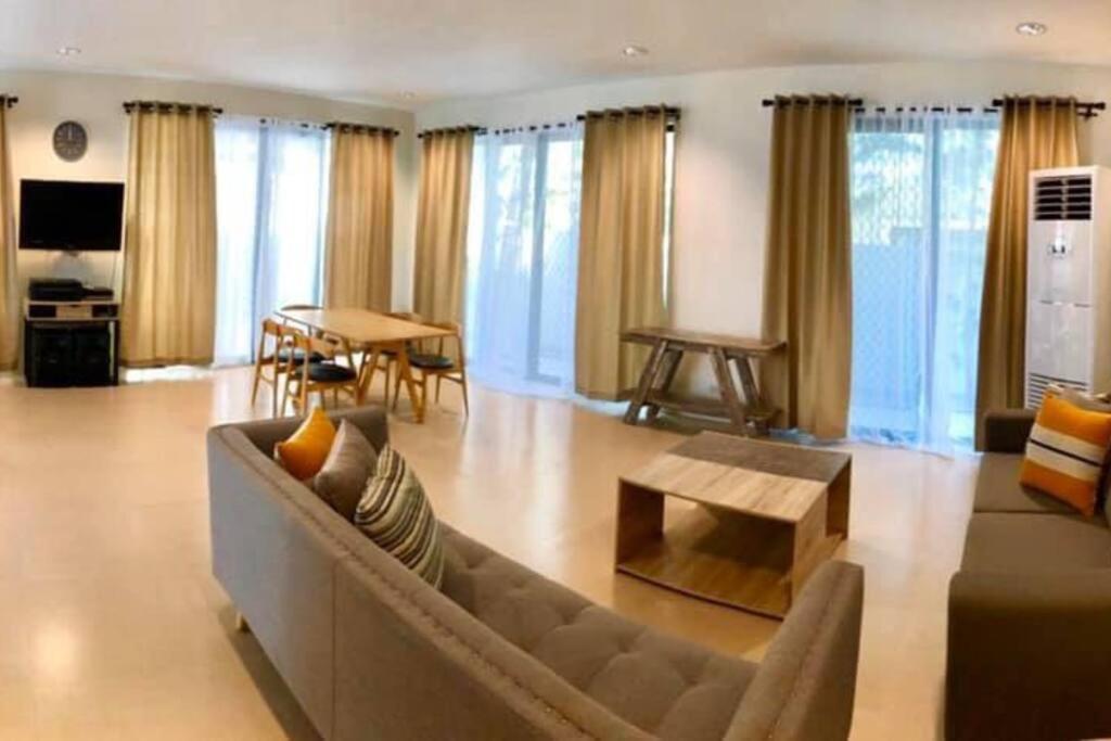 Modern House w/Great Location Nr SM & Jack’s Ridge view 3