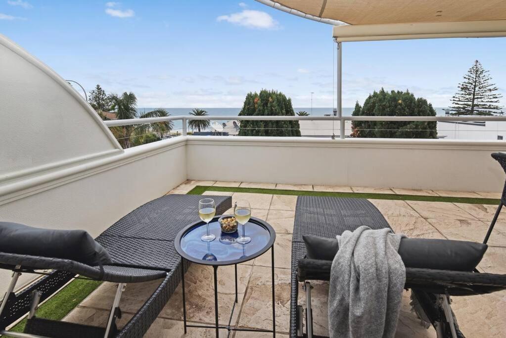 Seacliff Beach Retreat Lux, Modern, Seaviews, 3BR, Balcony