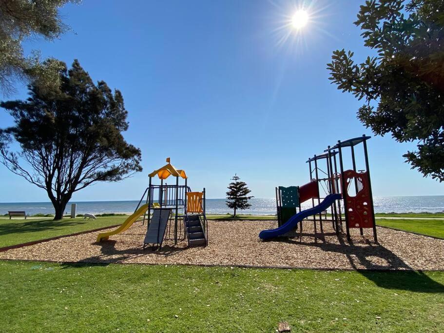 Seacliff Beach Retreat Lux, Modern, Seaviews, 3BR, Balcony