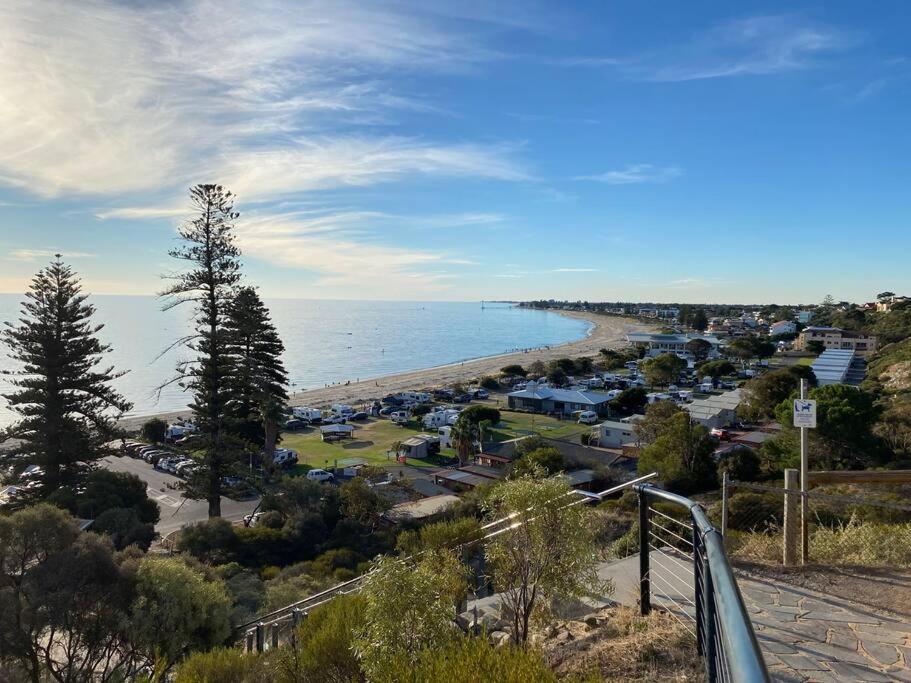 Seacliff Beach Retreat Lux, Modern, Seaviews, 3BR, Balcony