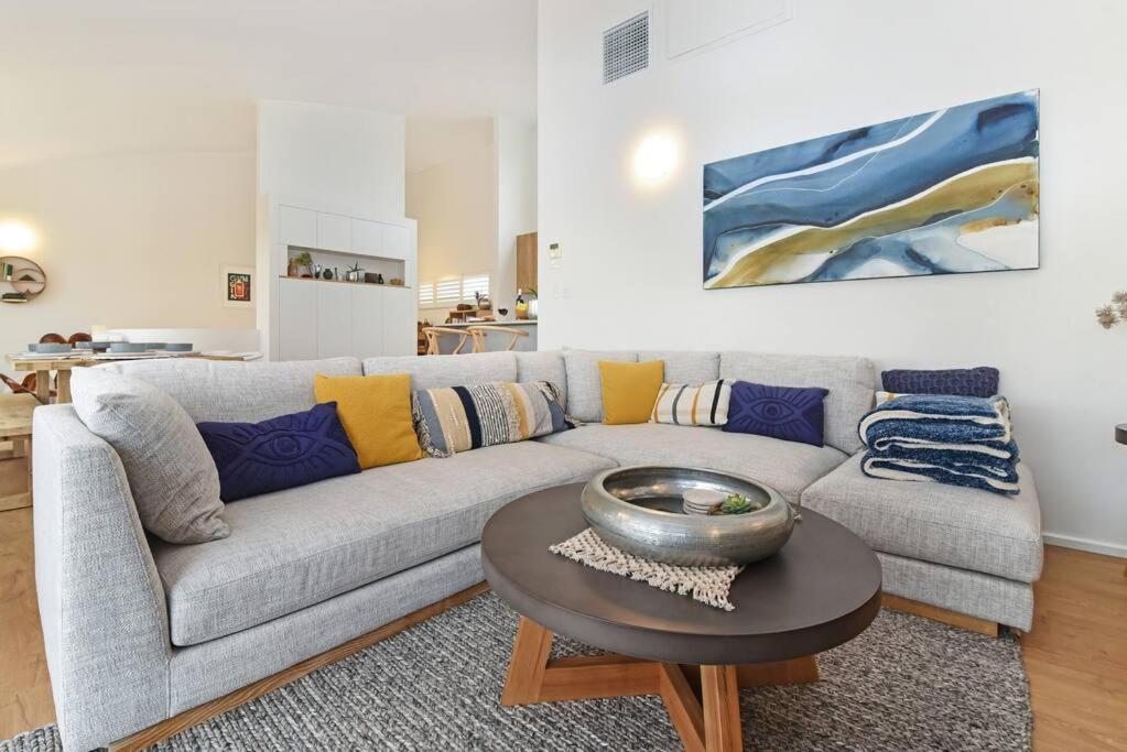 Seacliff Beach Retreat Lux, Modern, Seaviews, 3BR, Balcony