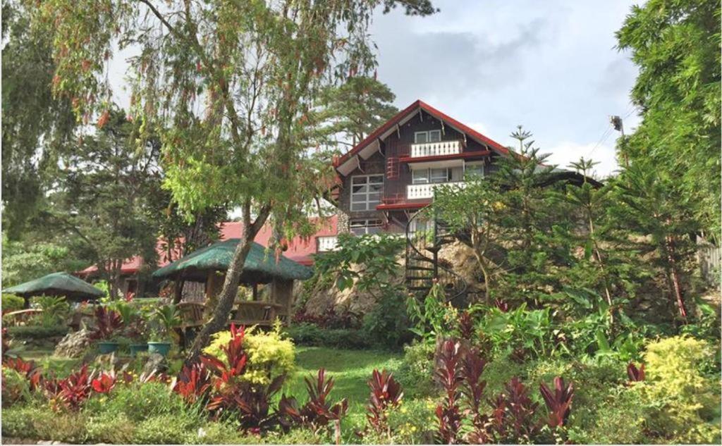 Log Cabin Hotel - Baguio