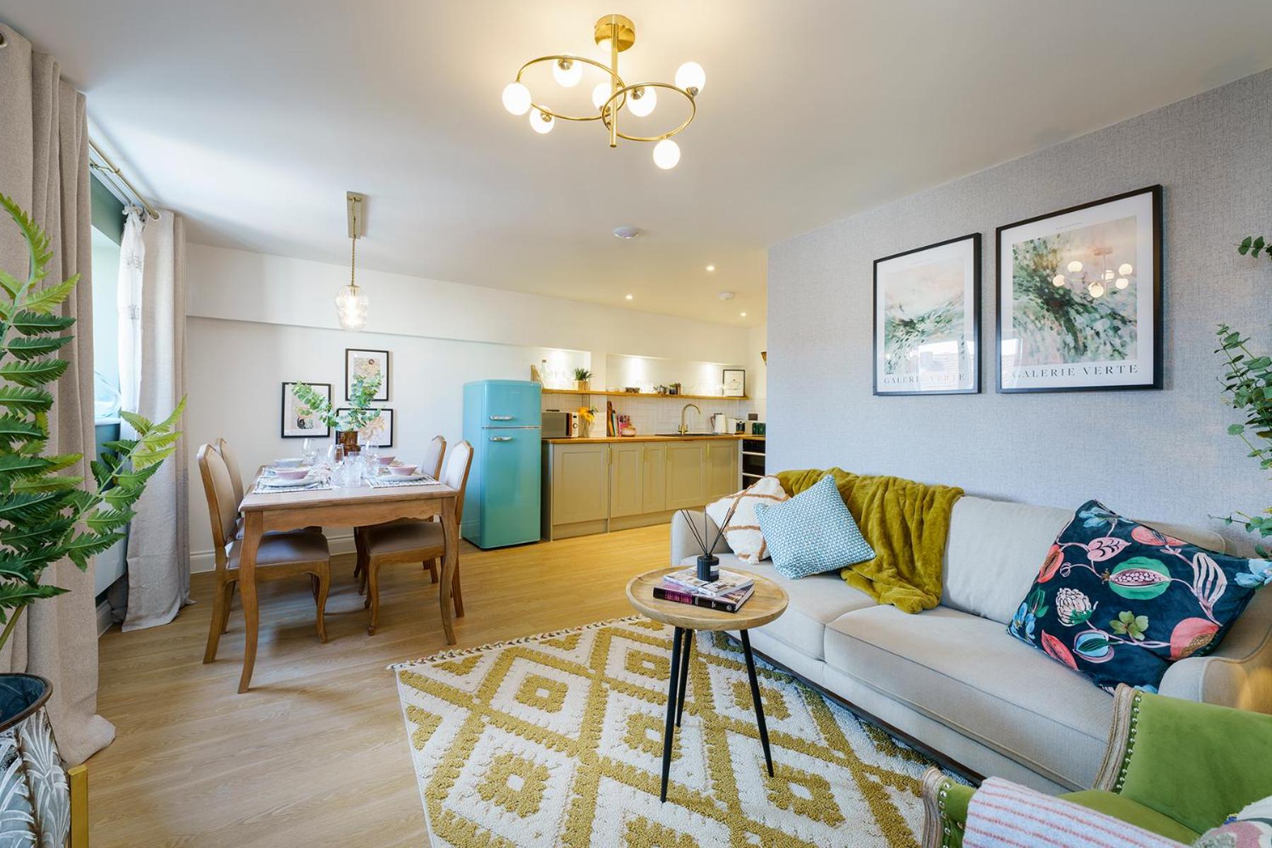 Evergreen - 2 Bed Luxury Apartment by Mint Stays view 2