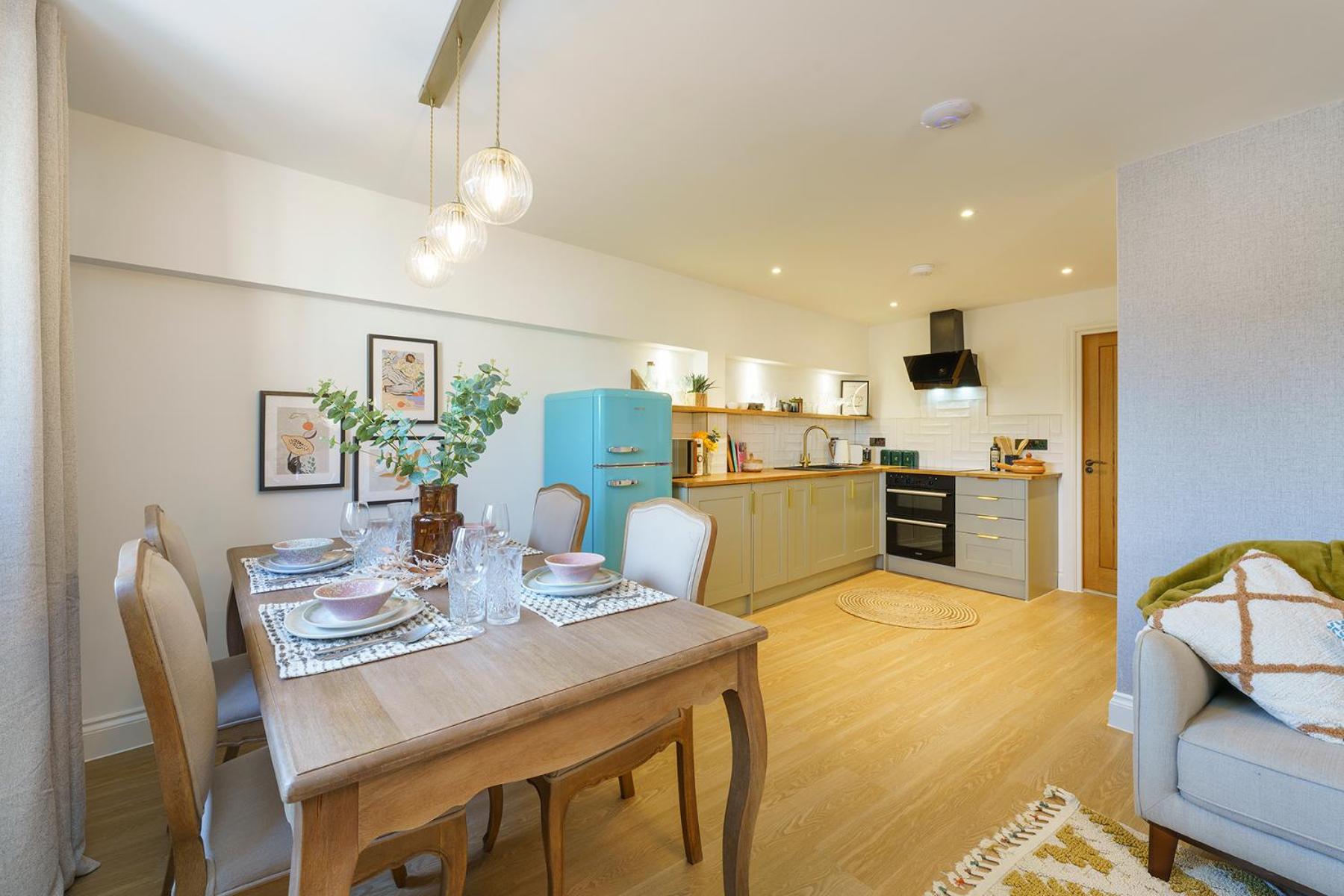 Evergreen - 2 Bed Luxury Apartment by Mint Stays view 4