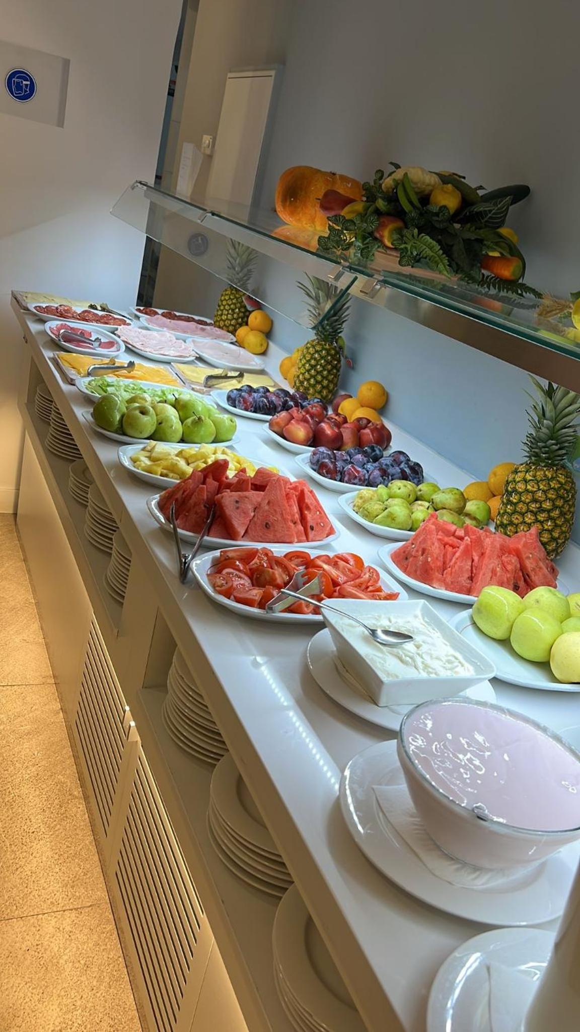 breakfast buffet