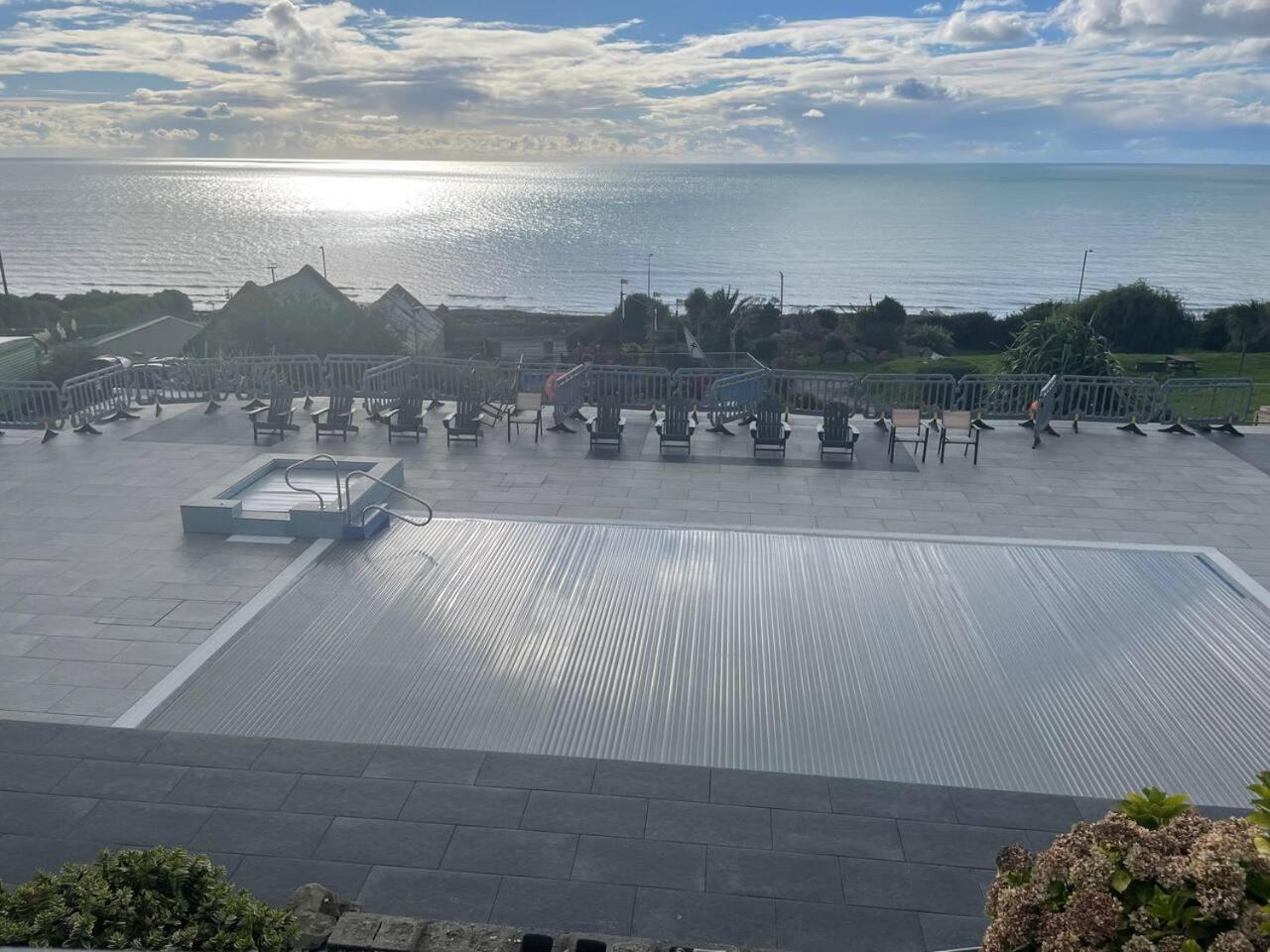 Barmouth Pet-Friendly 2-Bed Caravan with Sea View view 5