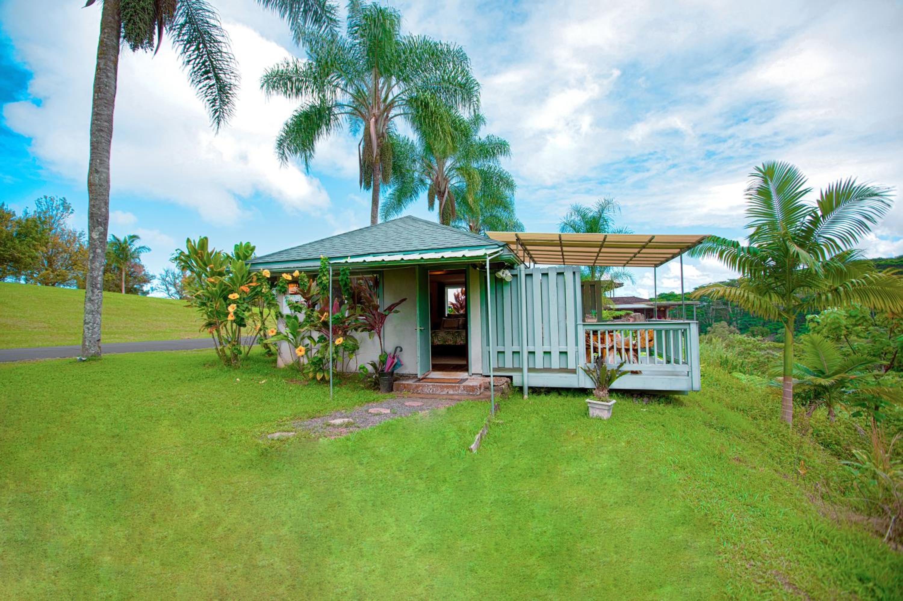 Big Island Vacations - The Inn at Kulaniapia Falls - Property Image 3
