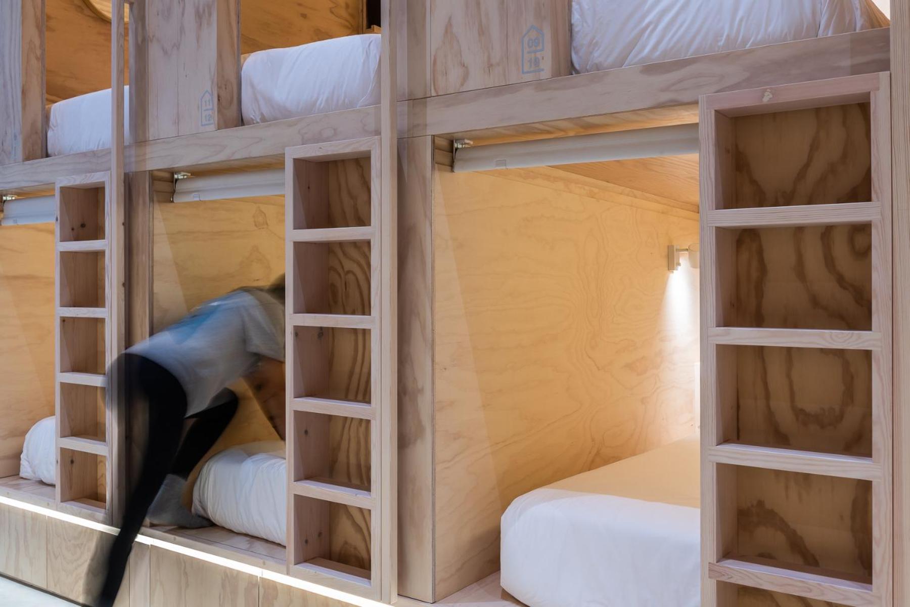 Colo Colo Hostel - Single Private Beds