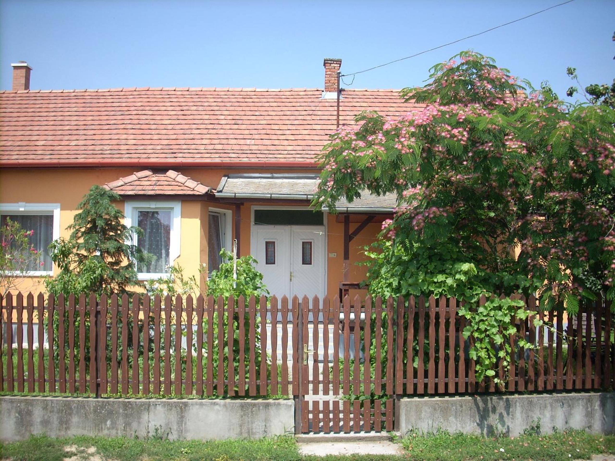 Abádi Karmazsin Ház view 2