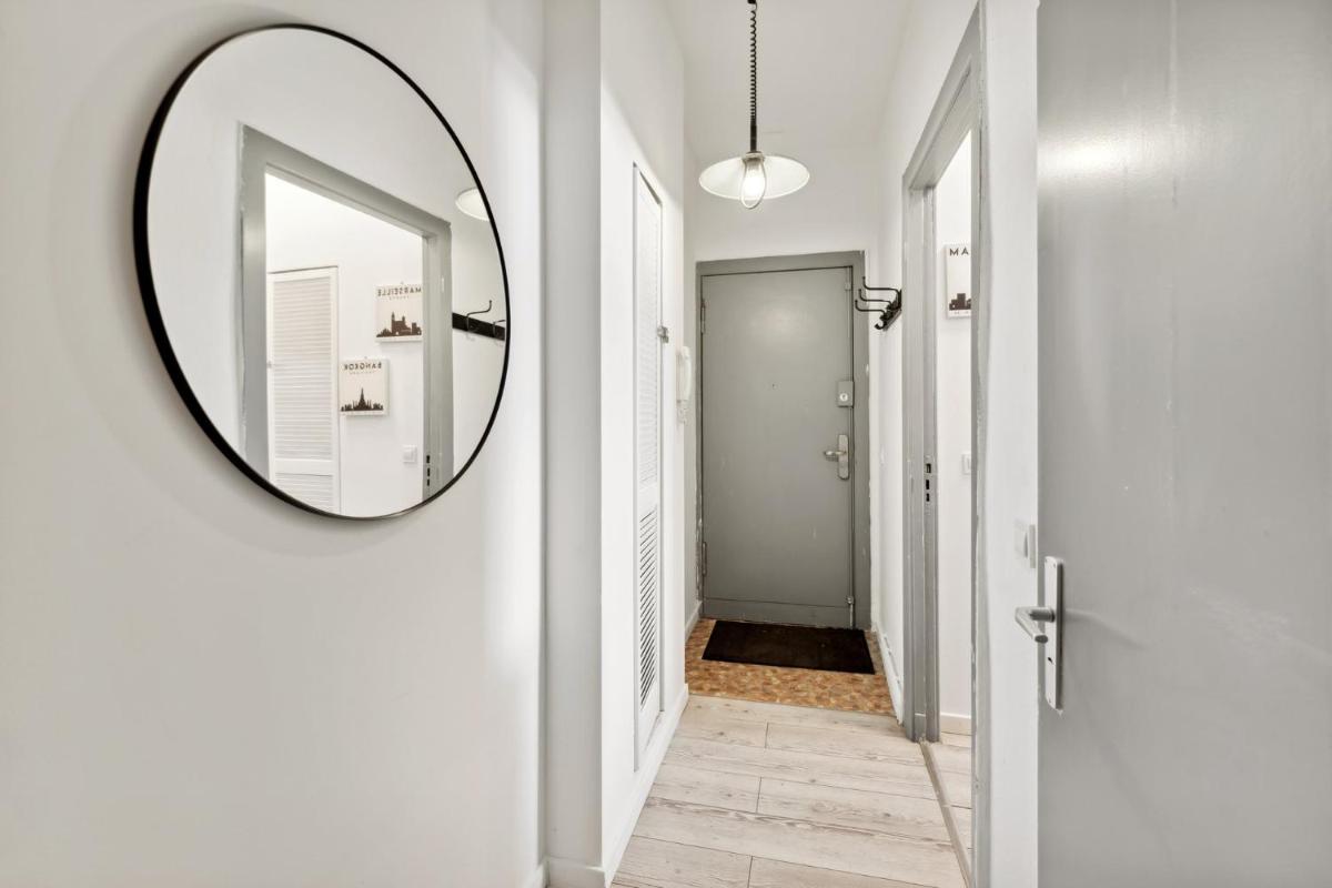 Sweet Central Tiny Apartment for 4 People