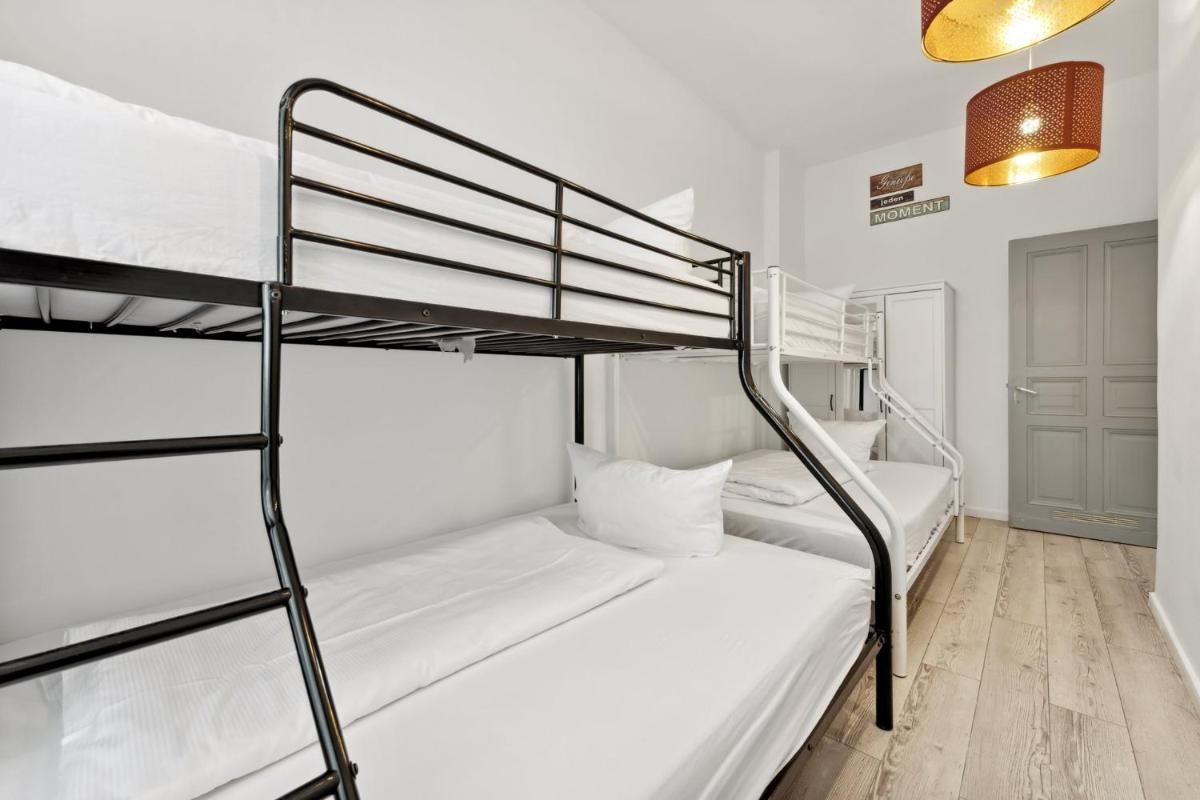 Sweet Central Tiny Apartment for 4 People
