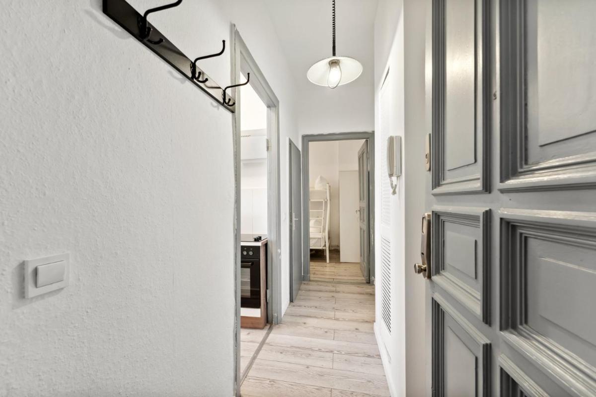 Sweet Central Tiny Apartment for 4 People