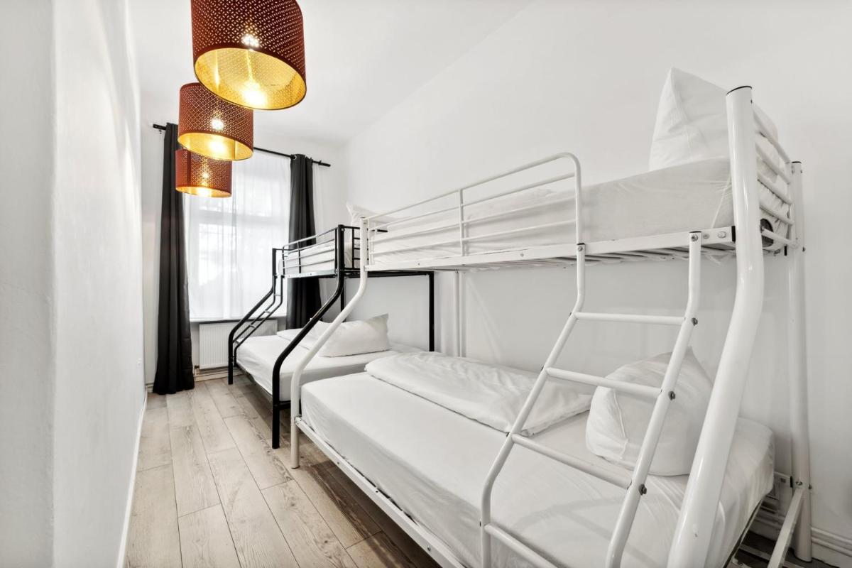 Sweet Central Tiny Apartment for 4 People