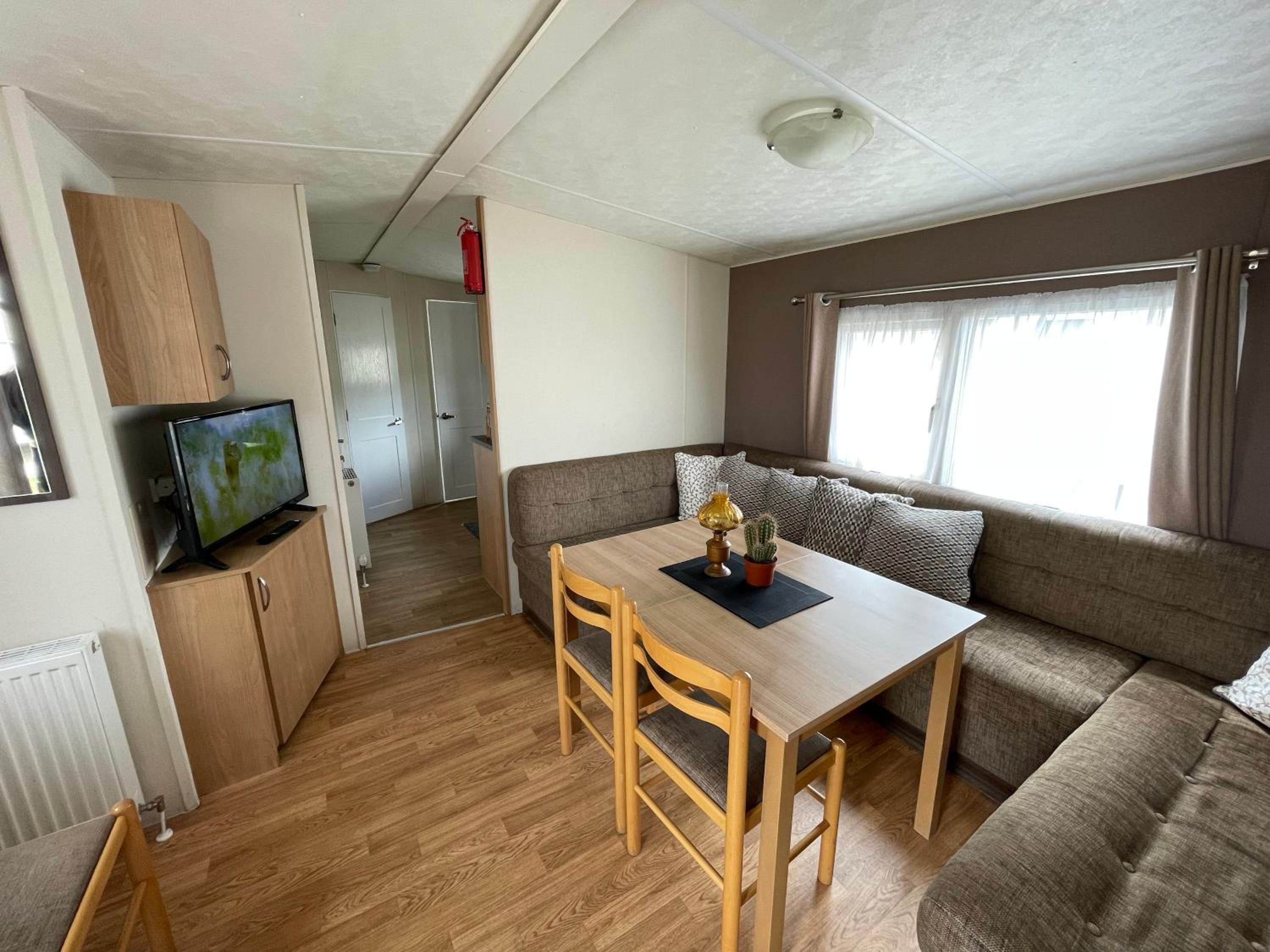 Caravan - Sleeps 10 - Pet friendly - Parking view 2