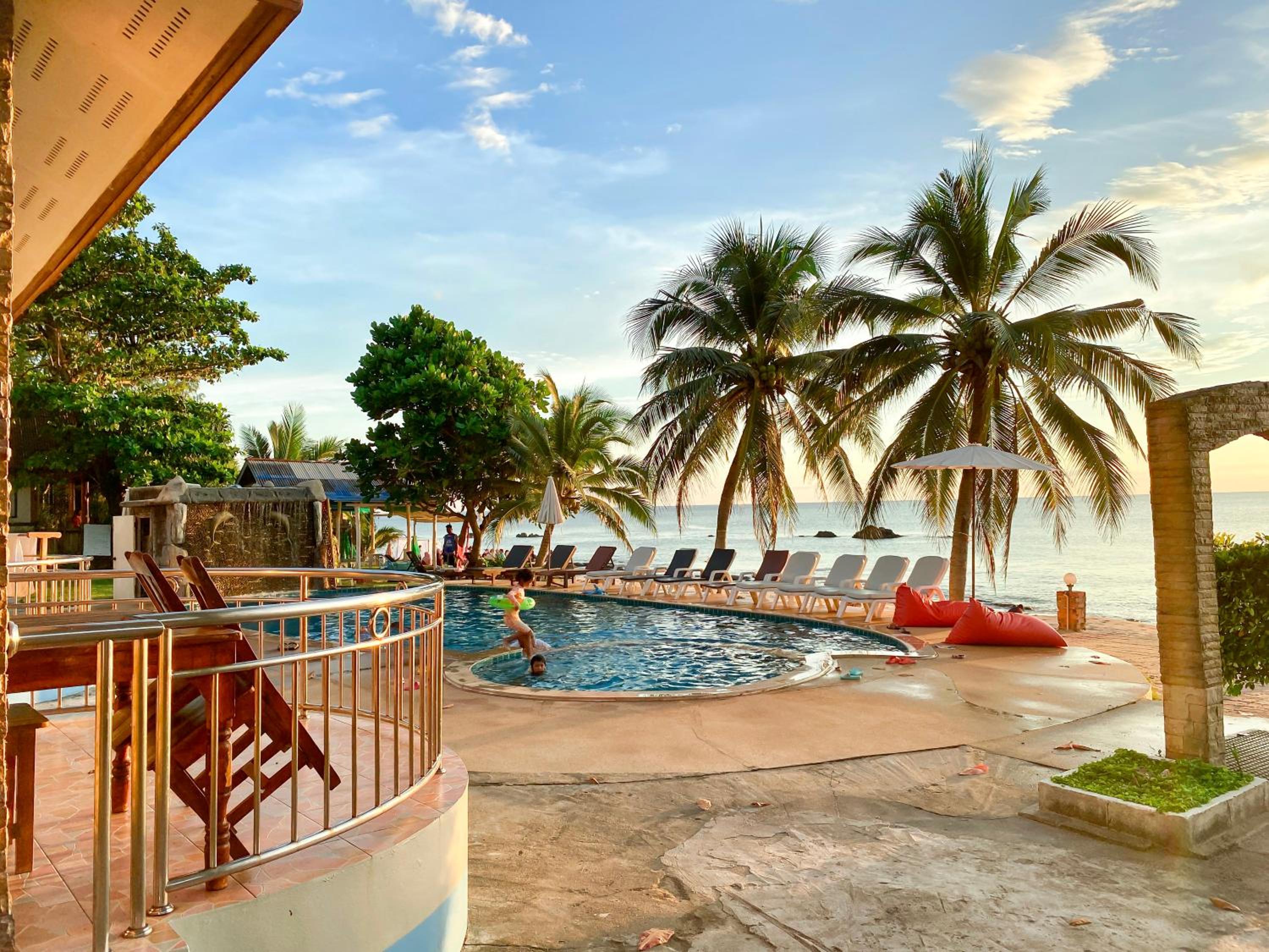Lanta Paradise Beach Resort