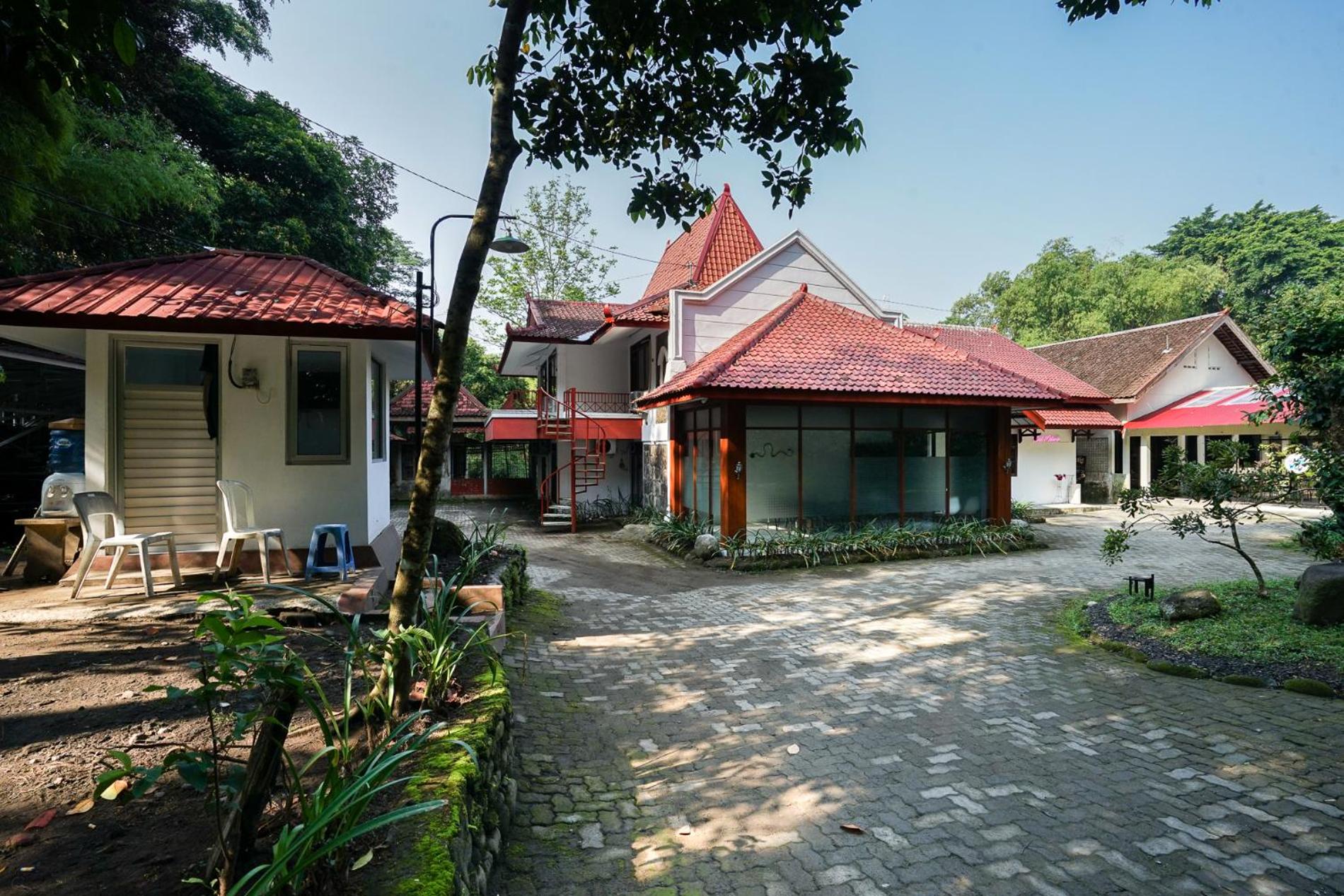 Singgahsini Milana Near Plaza Ambarrukmo Female Only view 4