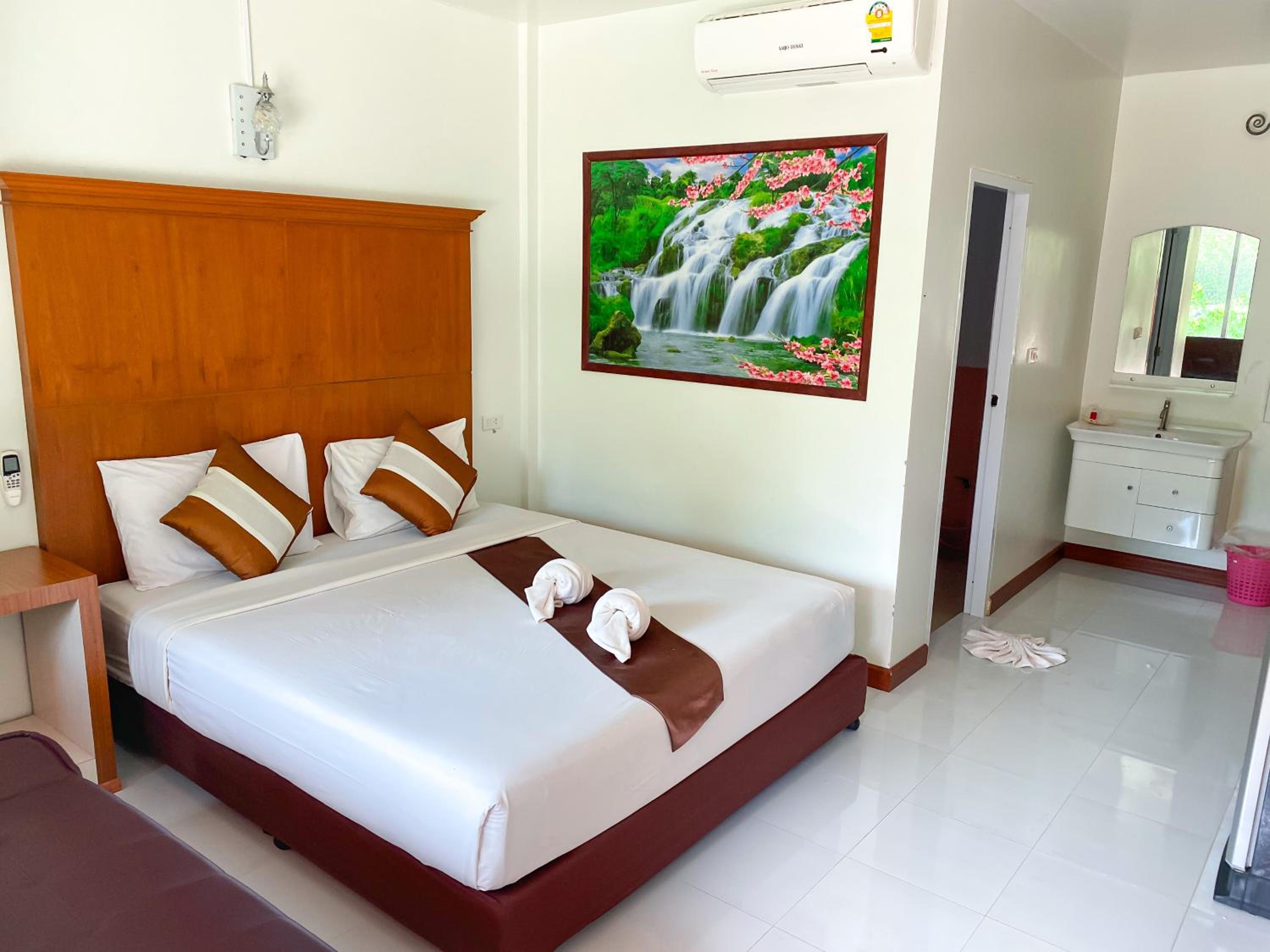 Lanta Paradise Beach Resort