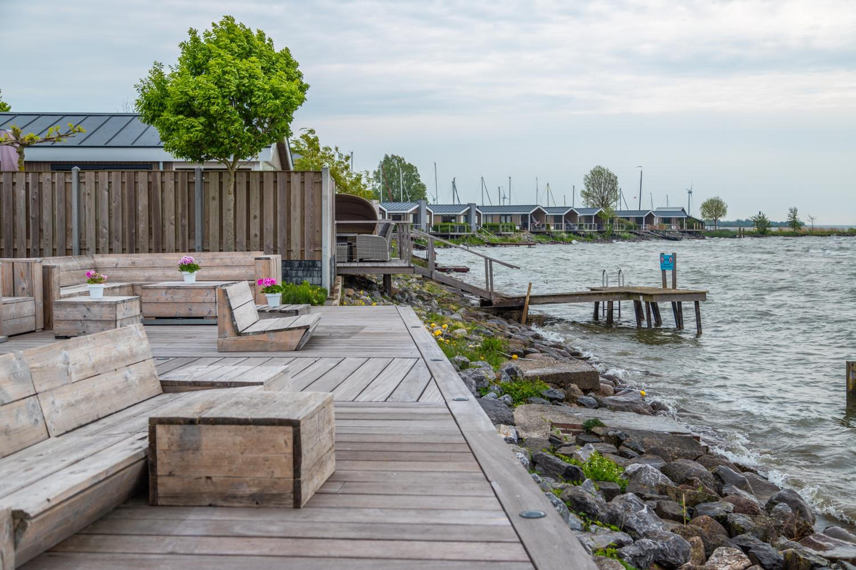Pavilion Waterfront 6