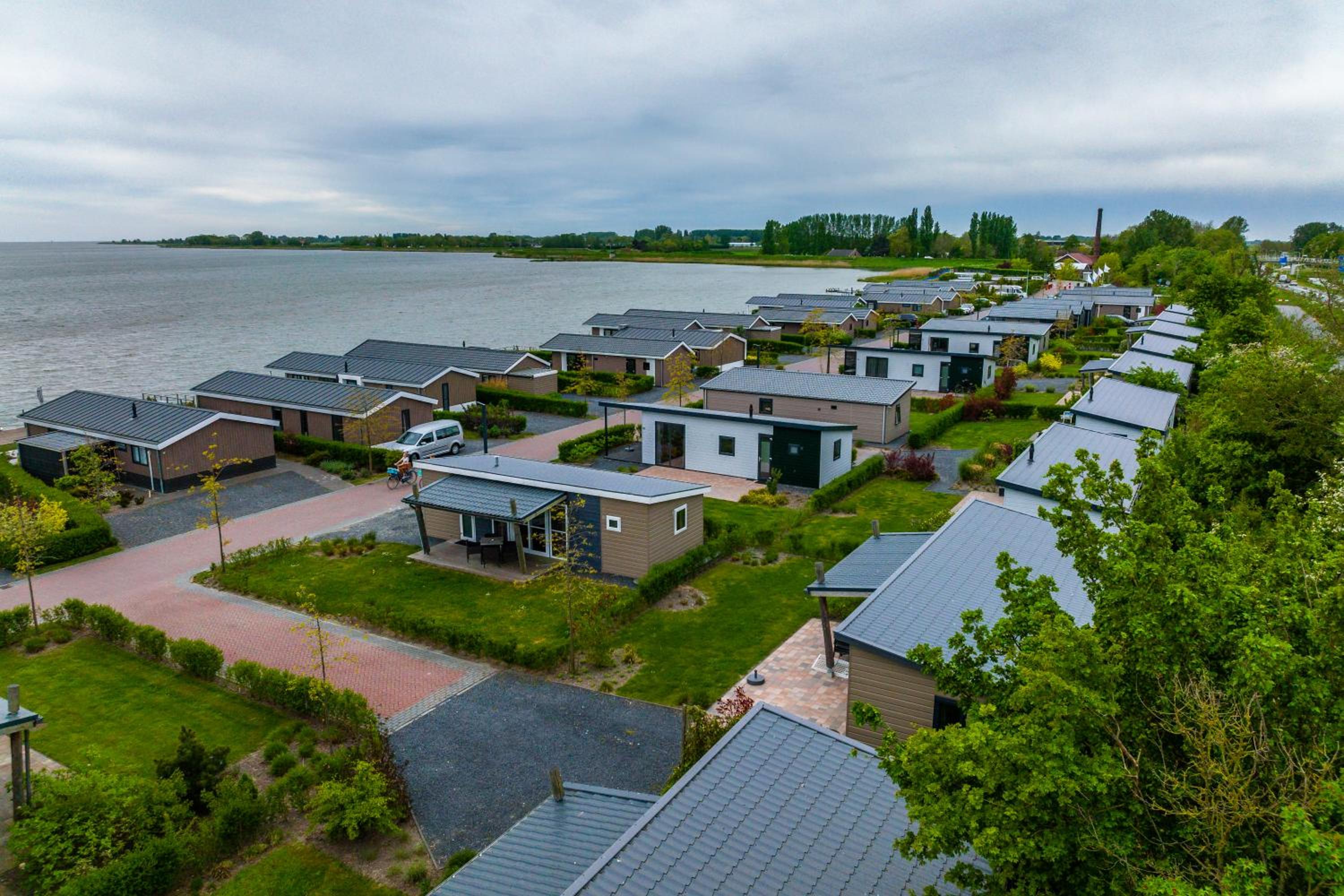 Pavilion Waterfront 6