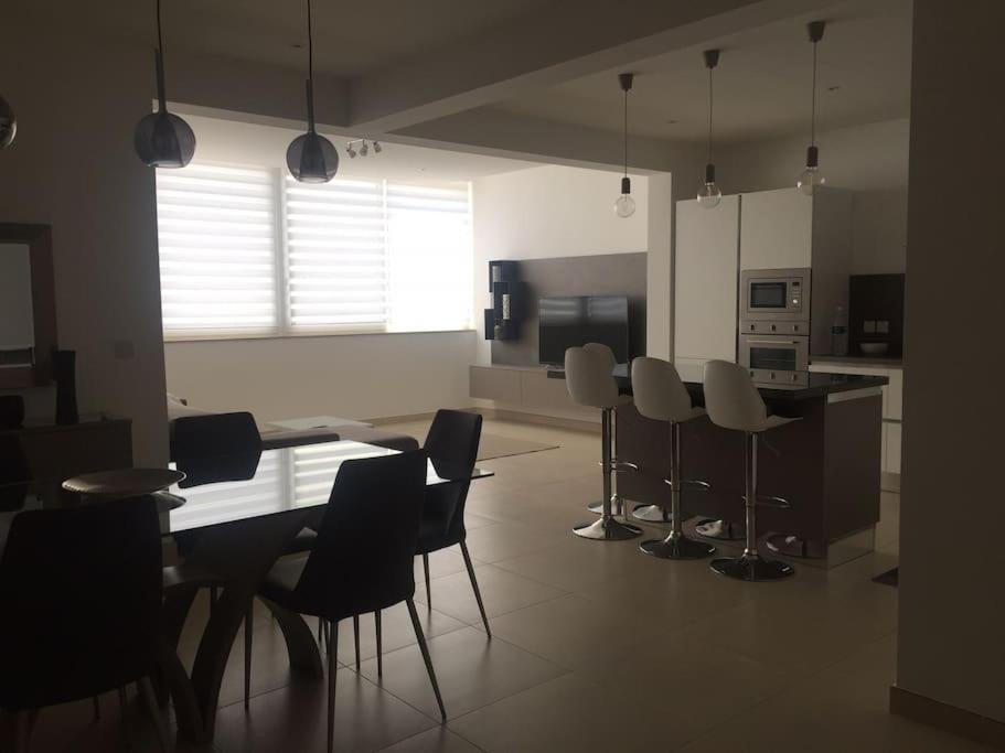 THE ONE - 4 Bedroom St Julian’s photo 2
