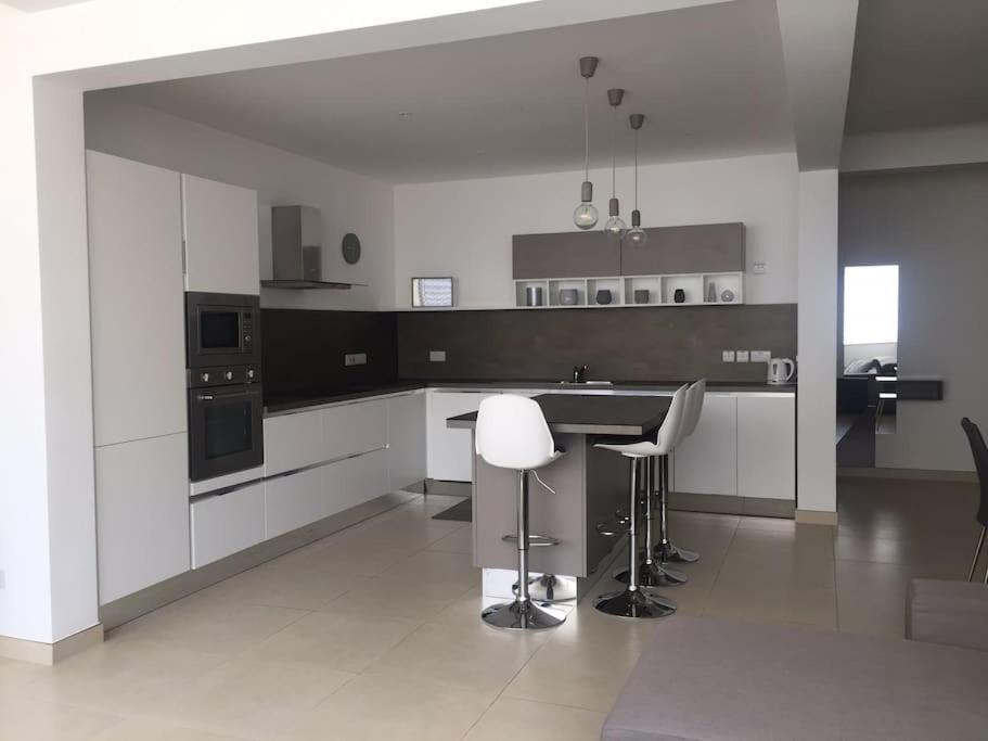 THE ONE - 4 Bedroom St Julian’s photo 2