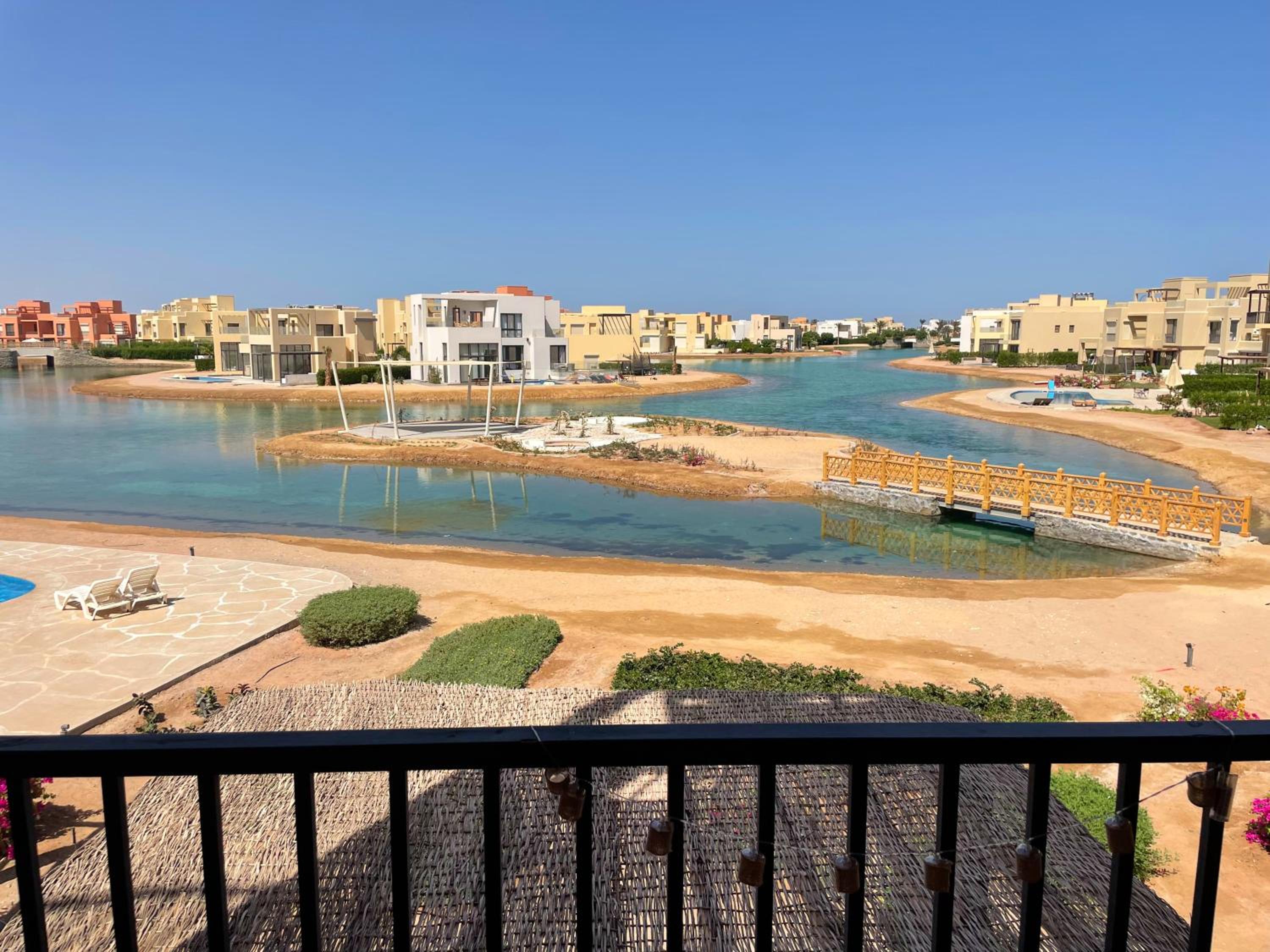 Boho Chic - Scenic Lagoon View at Tawila, Gouna