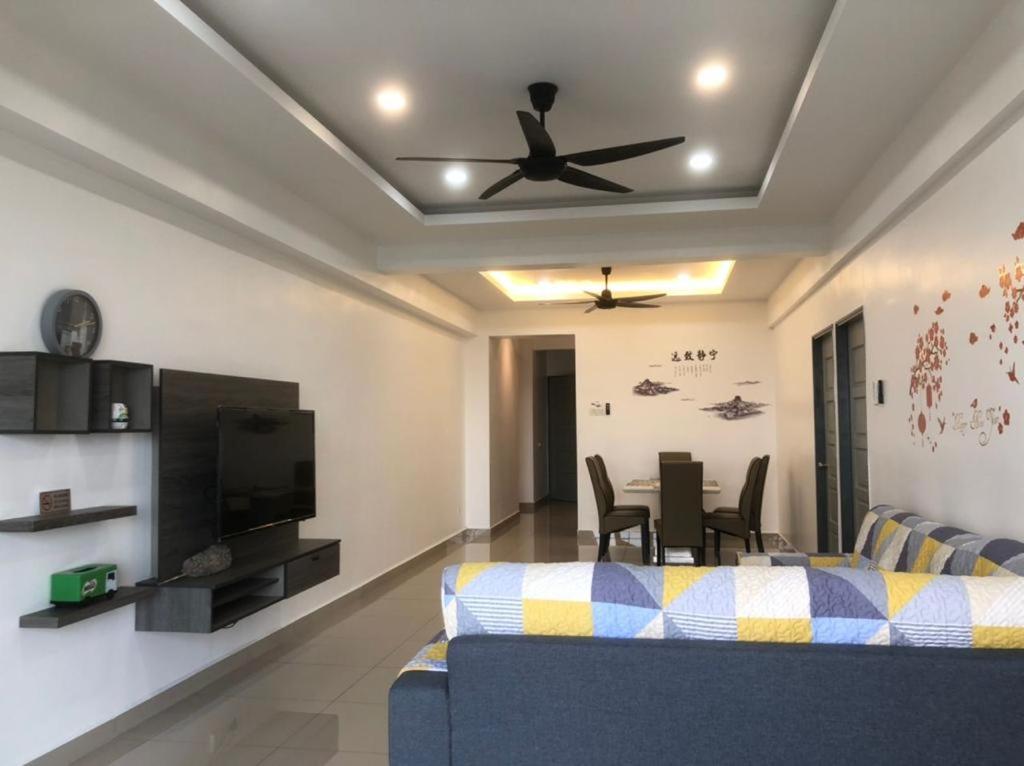 Venus Hollywood Homestay Sitiawan photo 1