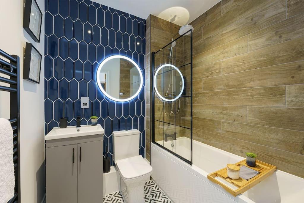 Lilyturf - 2 Bedroom Luxury Apartment by Mint Stays view 4